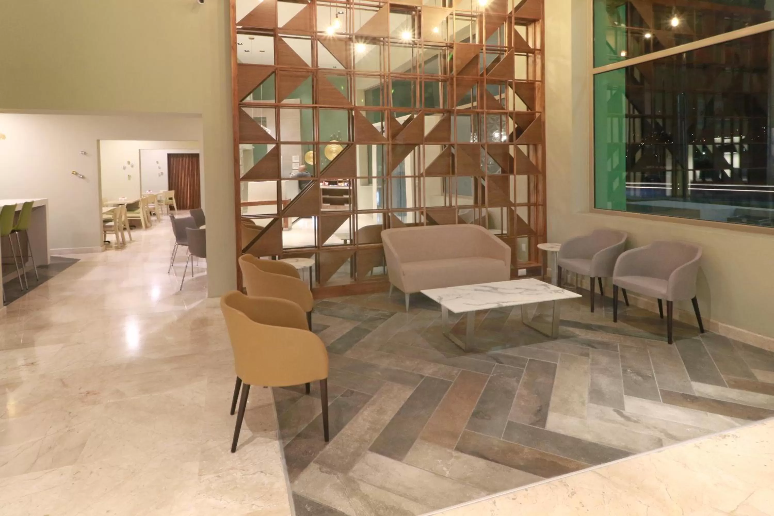 Lobby or reception in Wyndham Garden Monterrey Valle Real