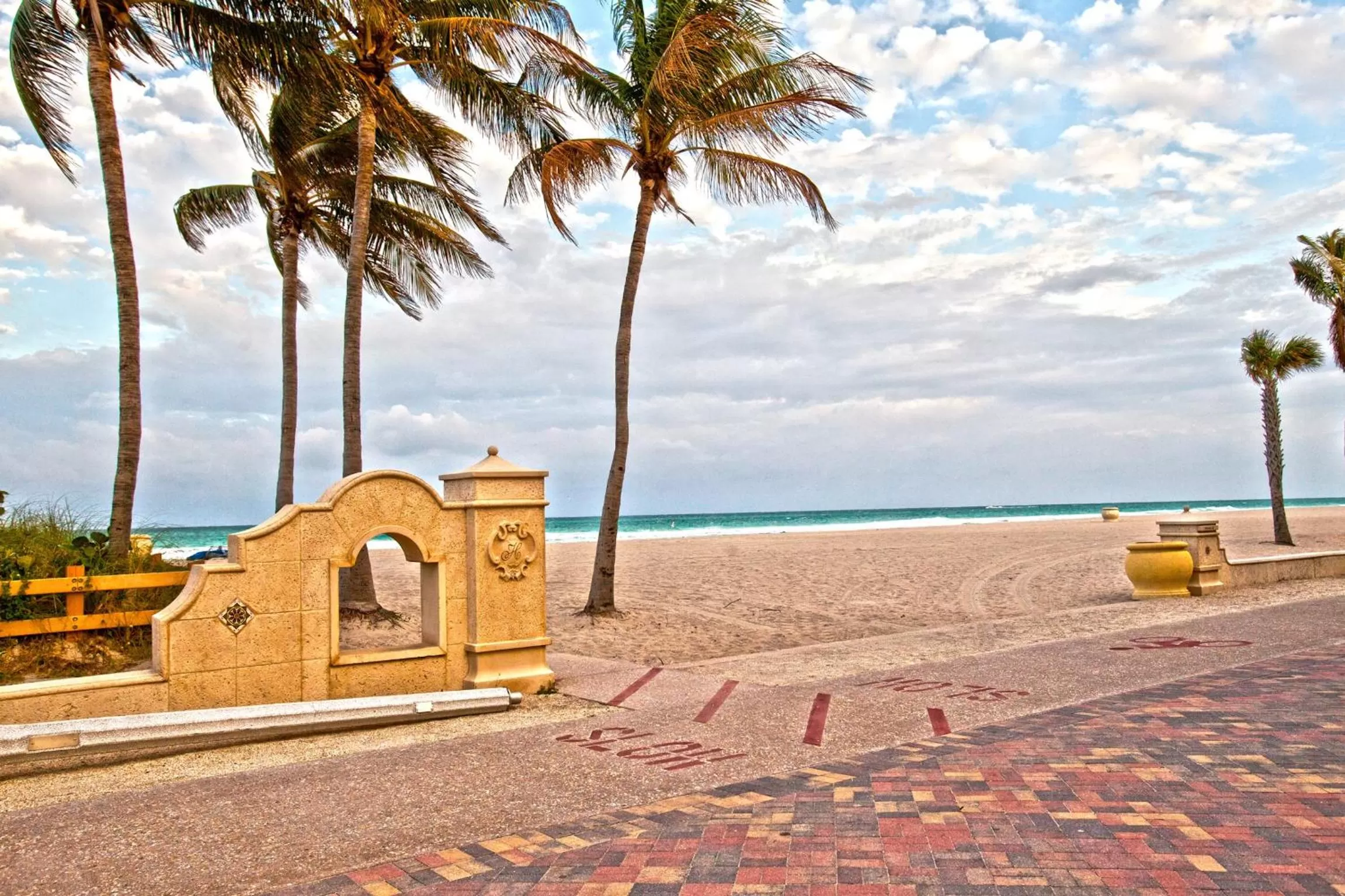 Beach in Hollywood Beach Tower