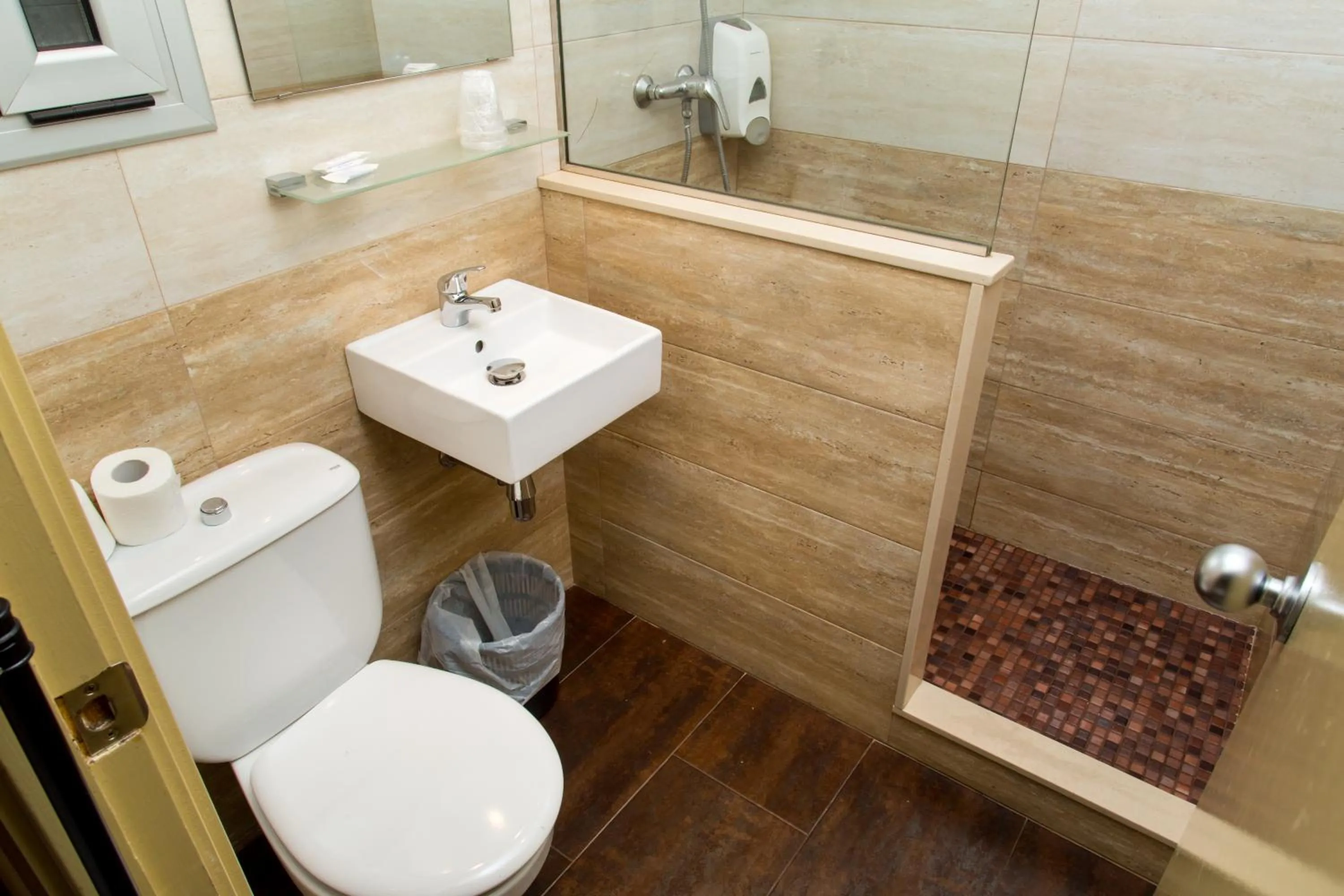 Bathroom in Hostal Barcelona