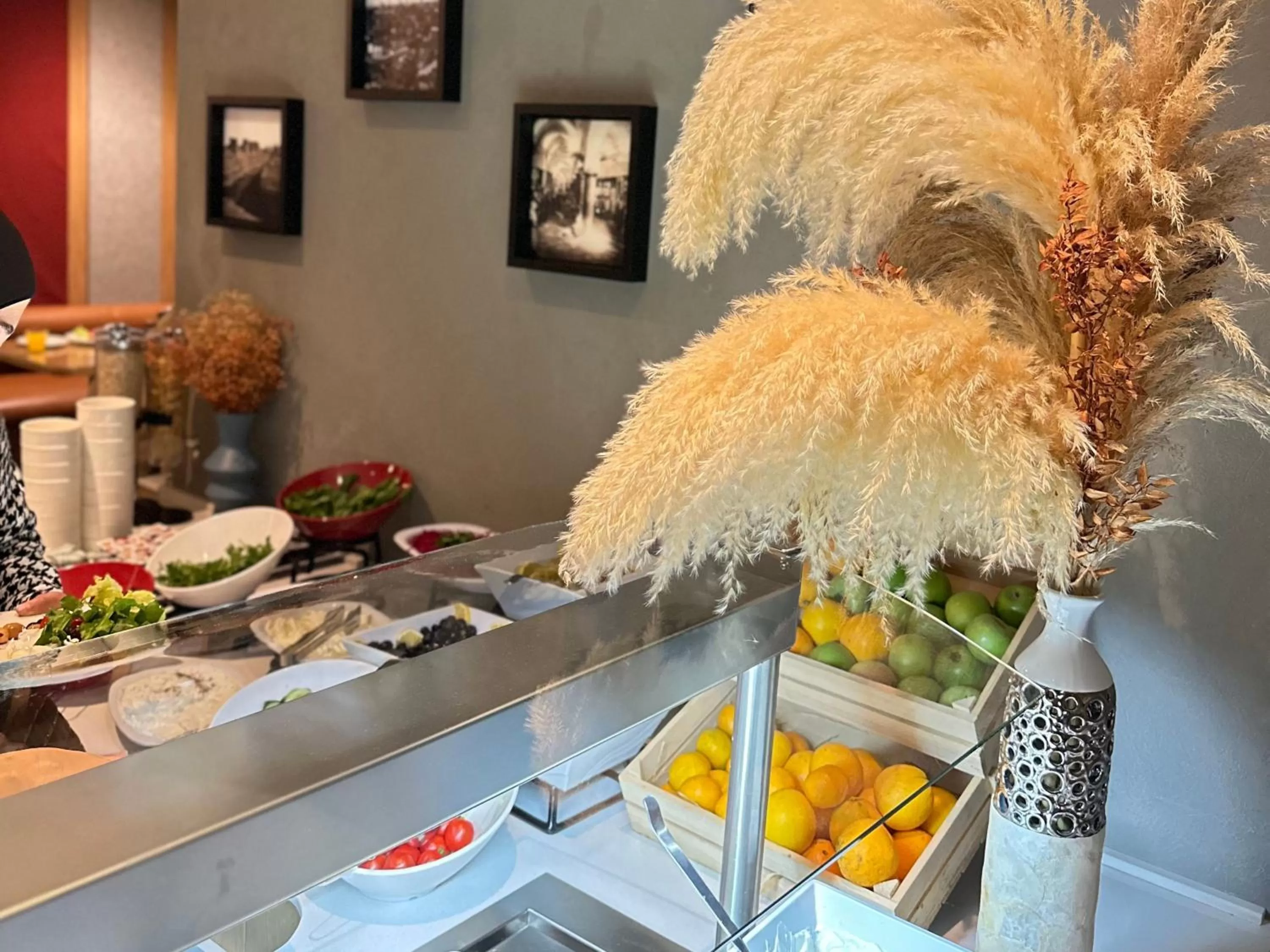 Food and drinks in Edition Old City Hotel