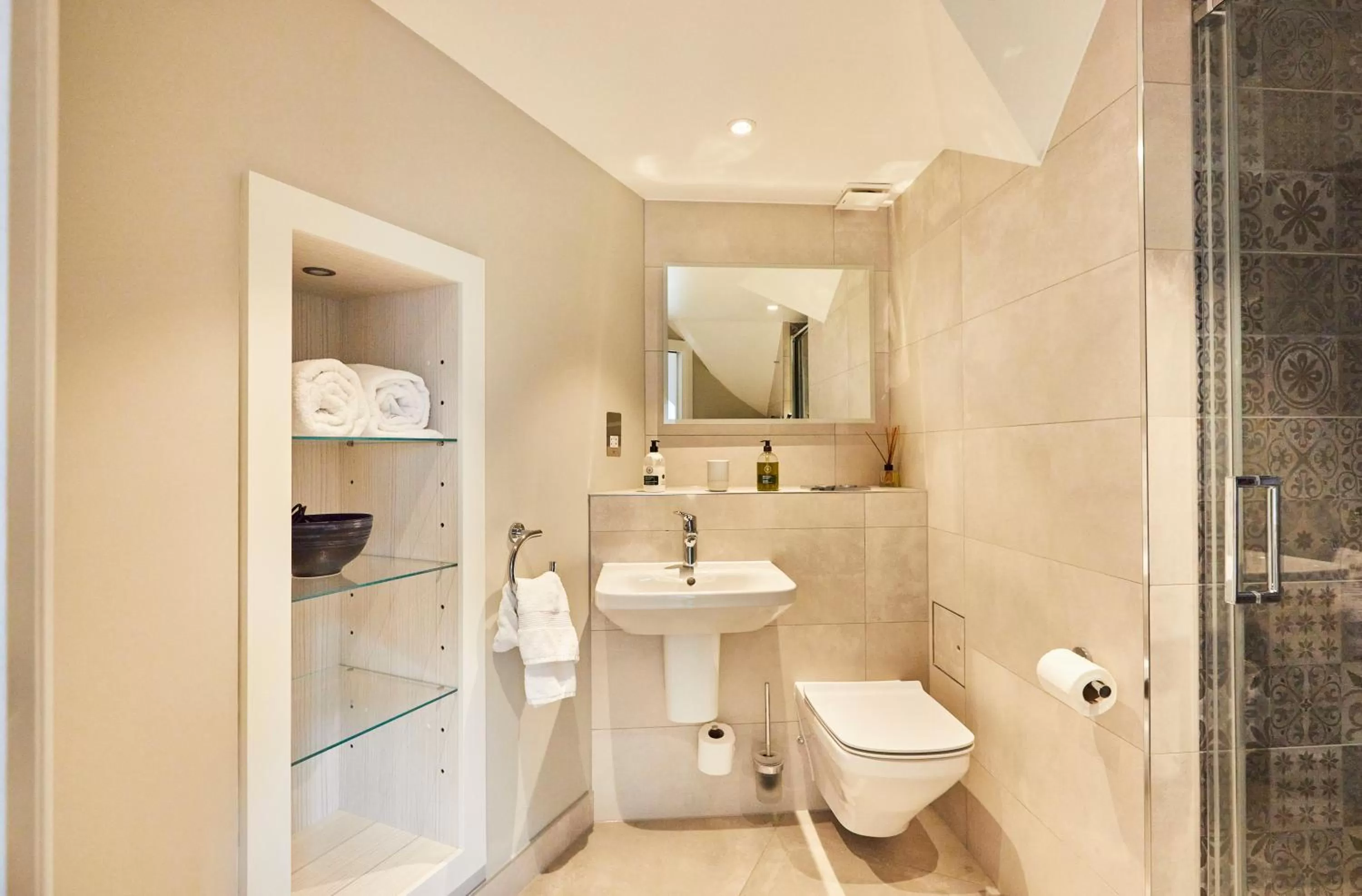 Bathroom in José Pizarro The Swan Inn