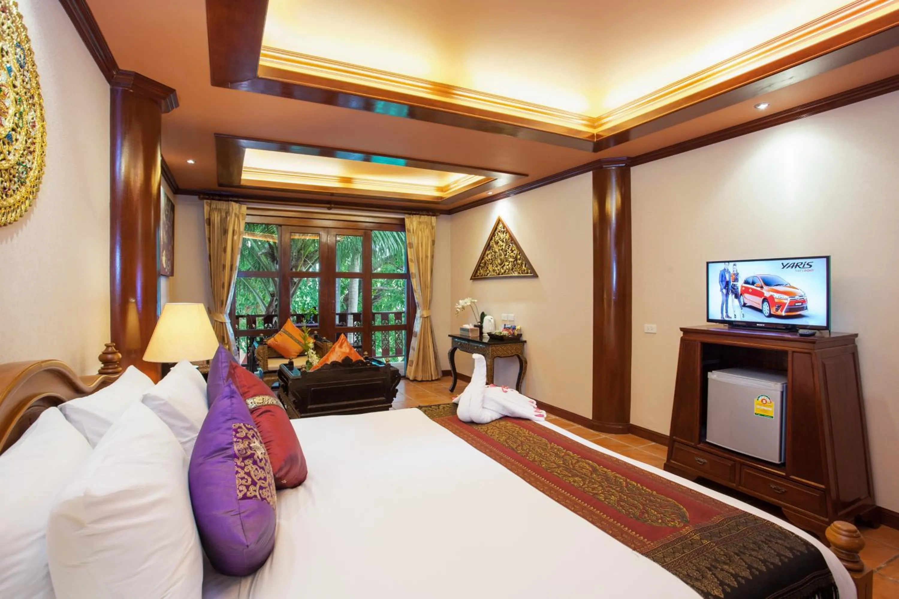Bed in Royal Phawadee Village Patong - 2 Minutes walk to the beach