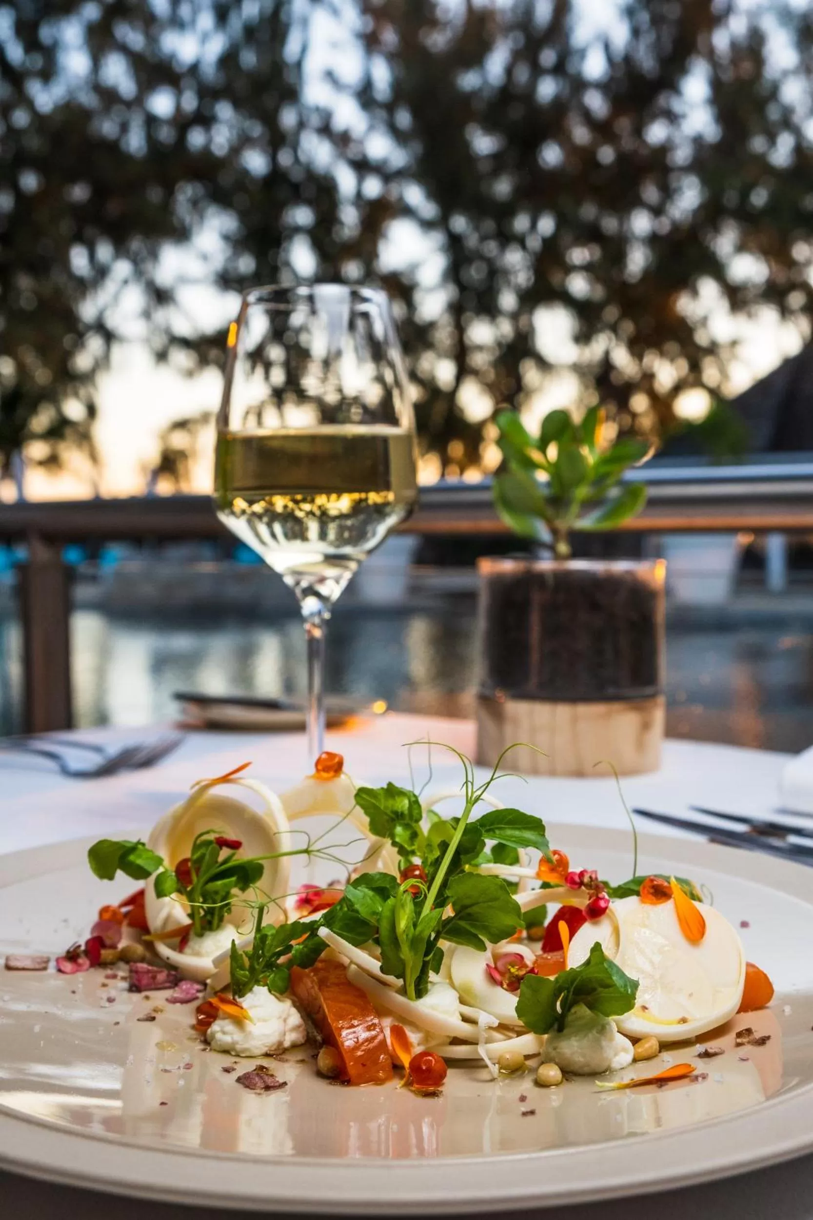 Food in LUX* Saint Gilles Resort