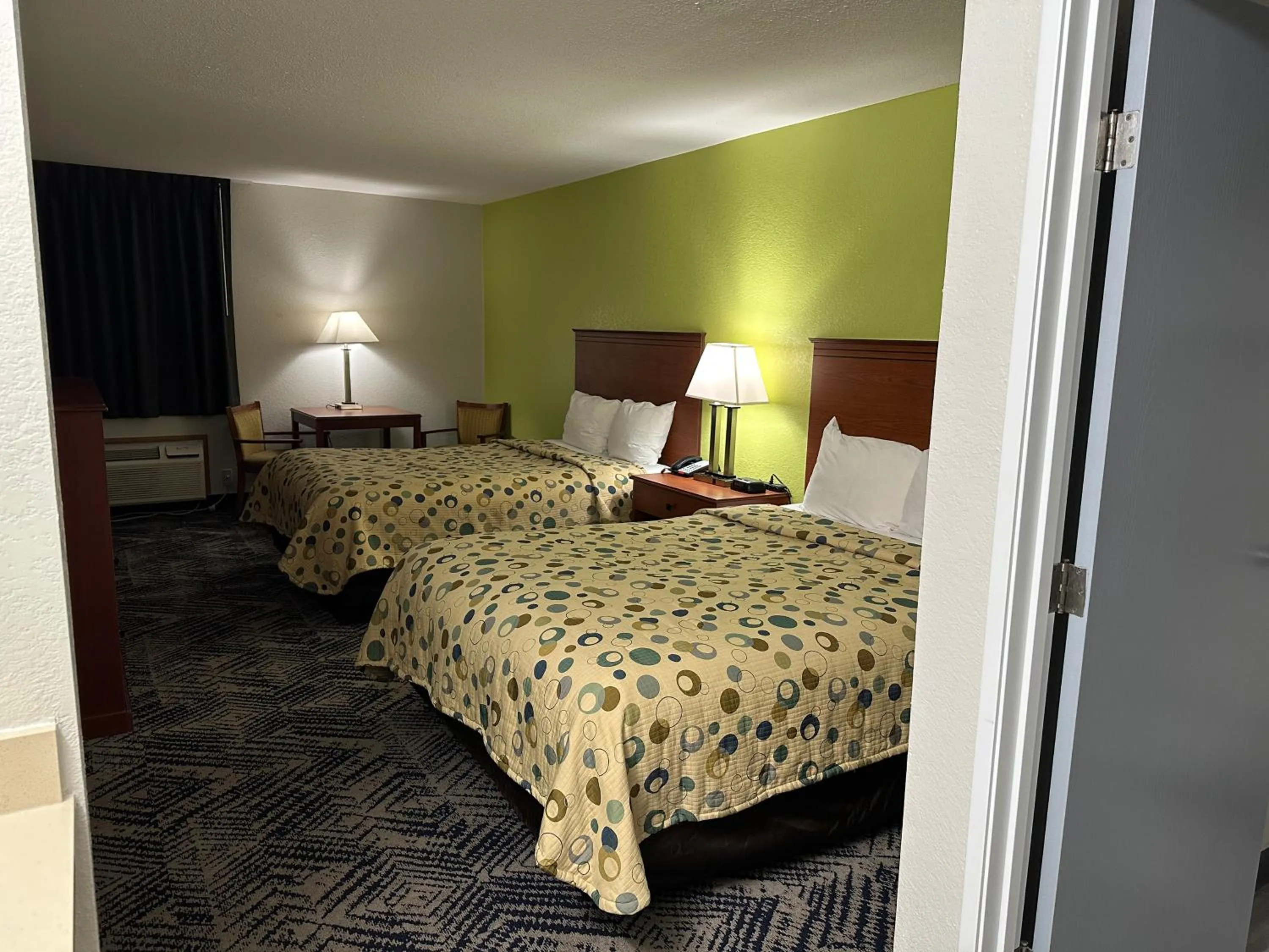 Bedroom, Bed in Baymont by Wyndham Omaha SW