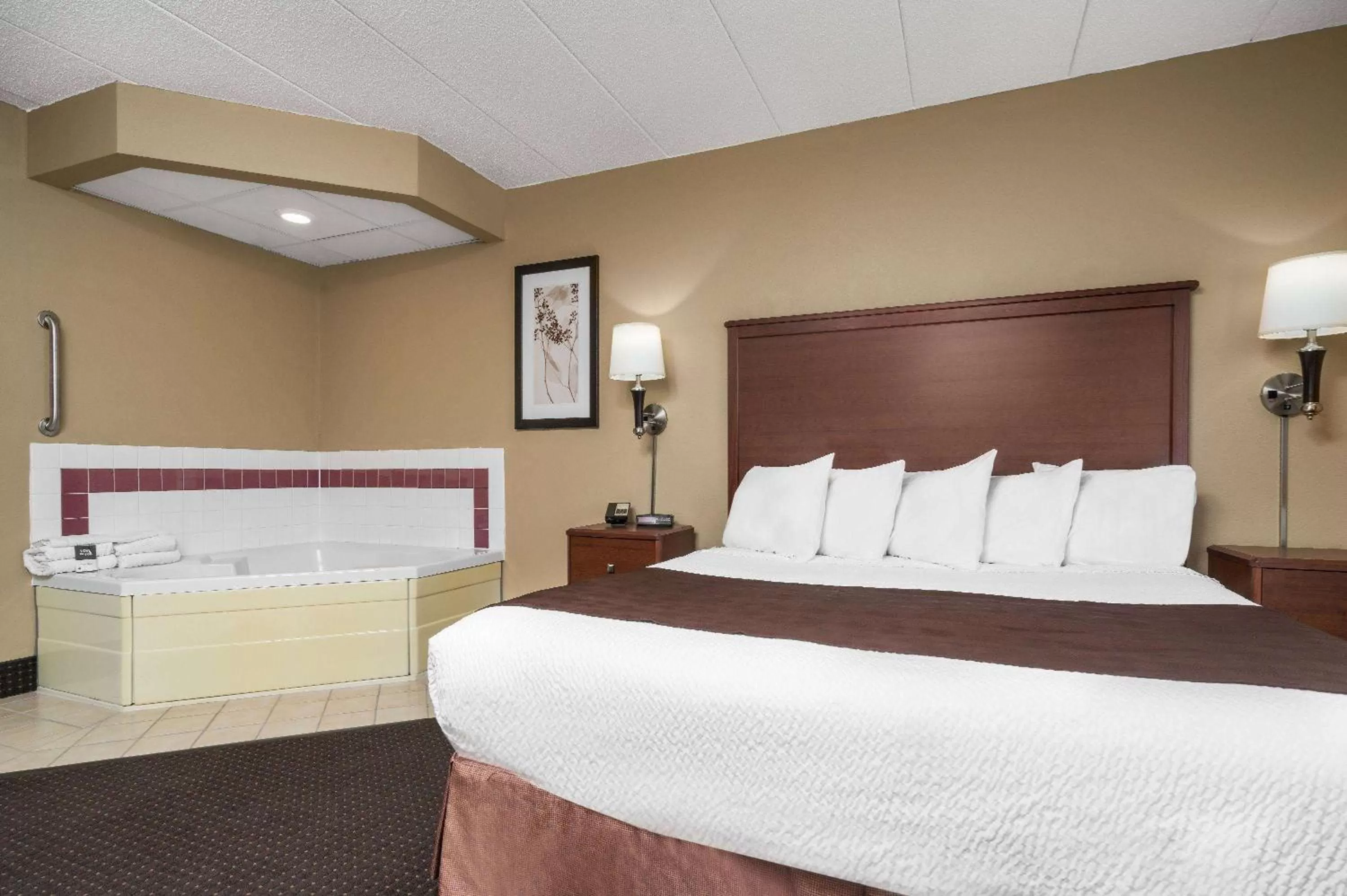 Photo of the whole room, Bed in AmericInn by Wyndham Lake City