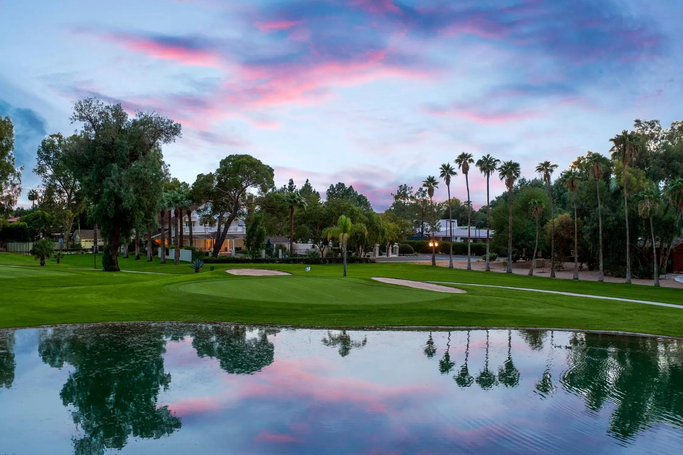 Golfcourse in Crowne Plaza Phoenix - Chandler Golf Resort by IHG
