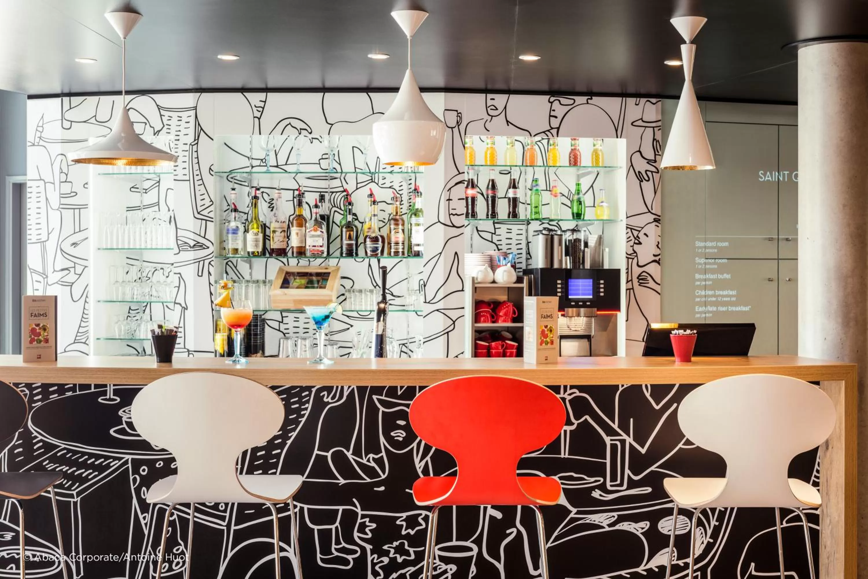 Lounge or bar in ibis Jerusalem city Center - An AccorHotels Brand