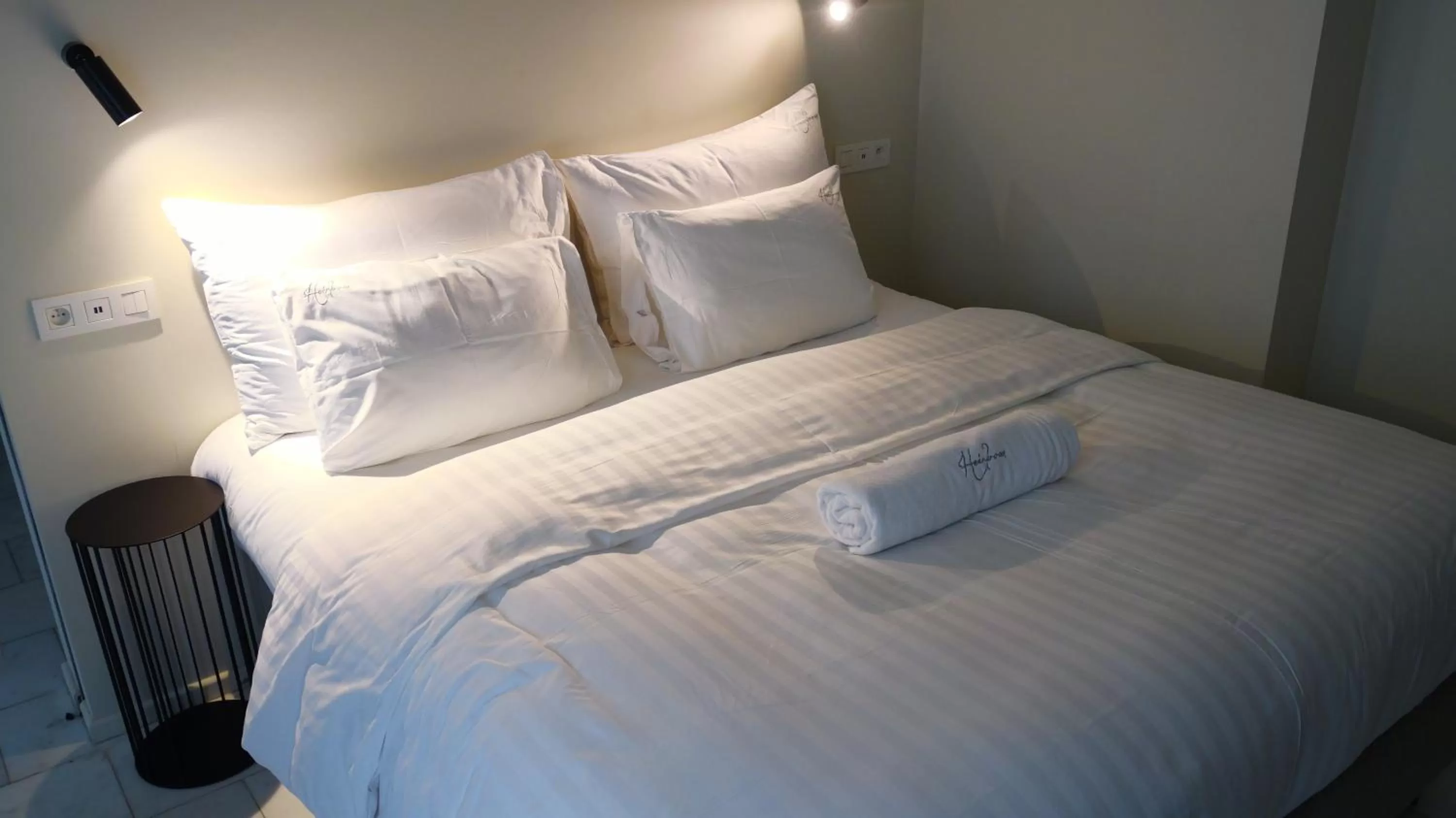 Bedroom, Bed in Heirloom - The Librarian