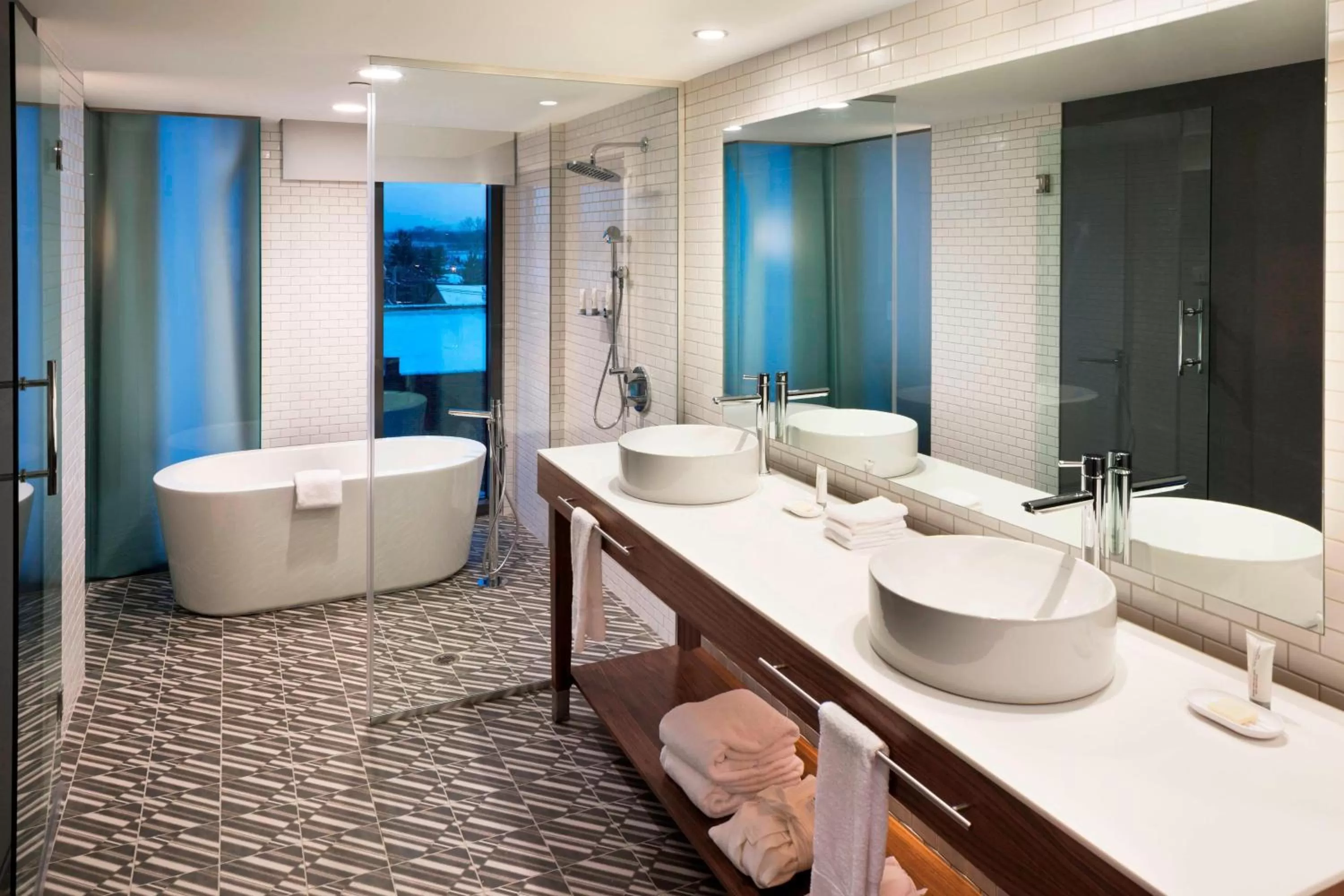 Bathroom in Le Meridien Columbus, The Joseph