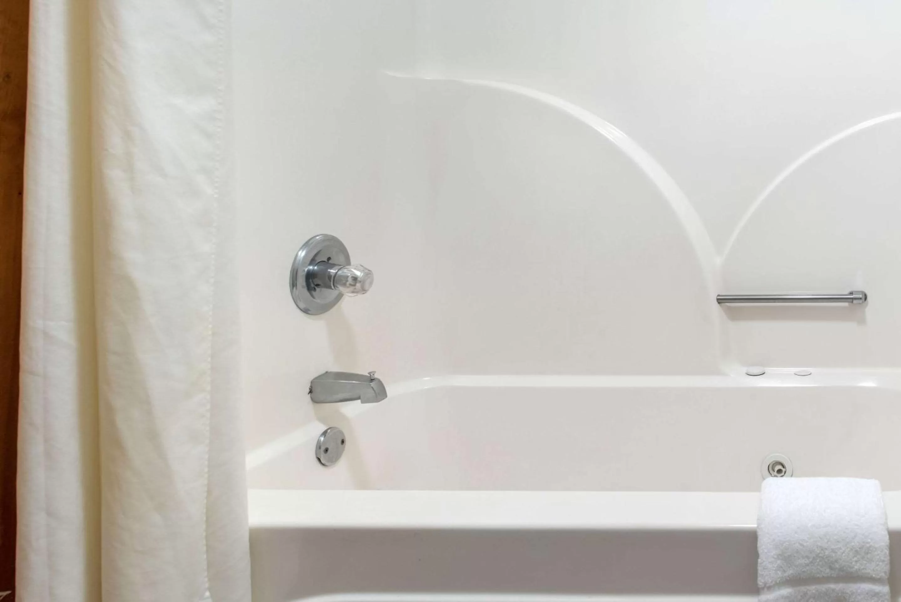 Photo of the whole room in Quality Inn Bloomington Near University