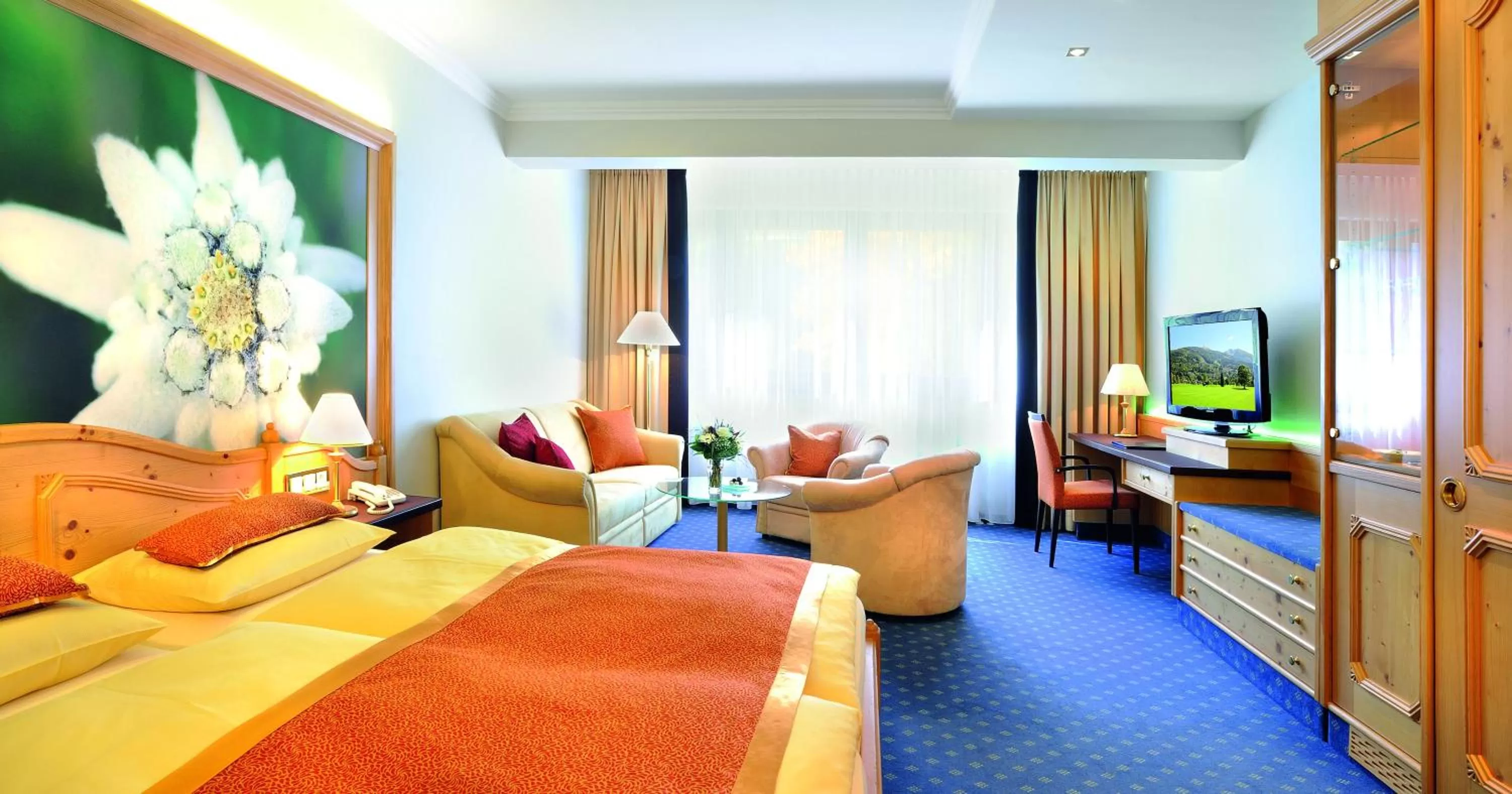 Photo of the whole room, Bed in EUROPÄISCHER HOF Bad Gastein