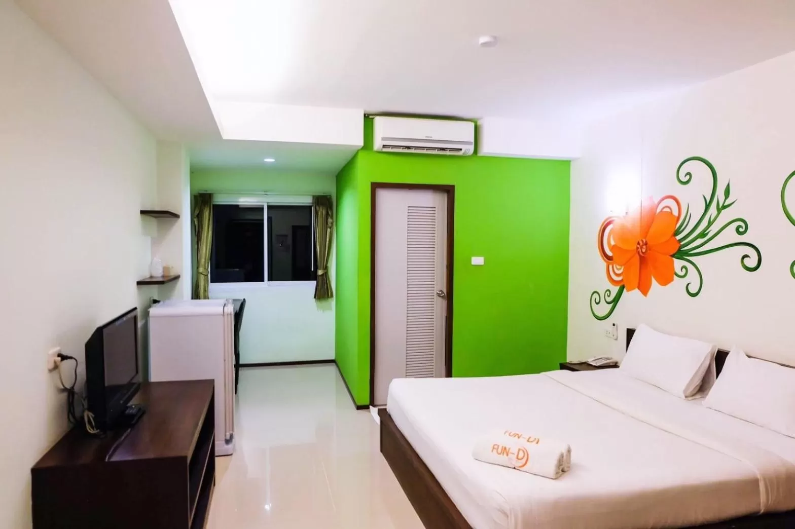 Photo of the whole room, Bed in Fun-D City View SHA Plus