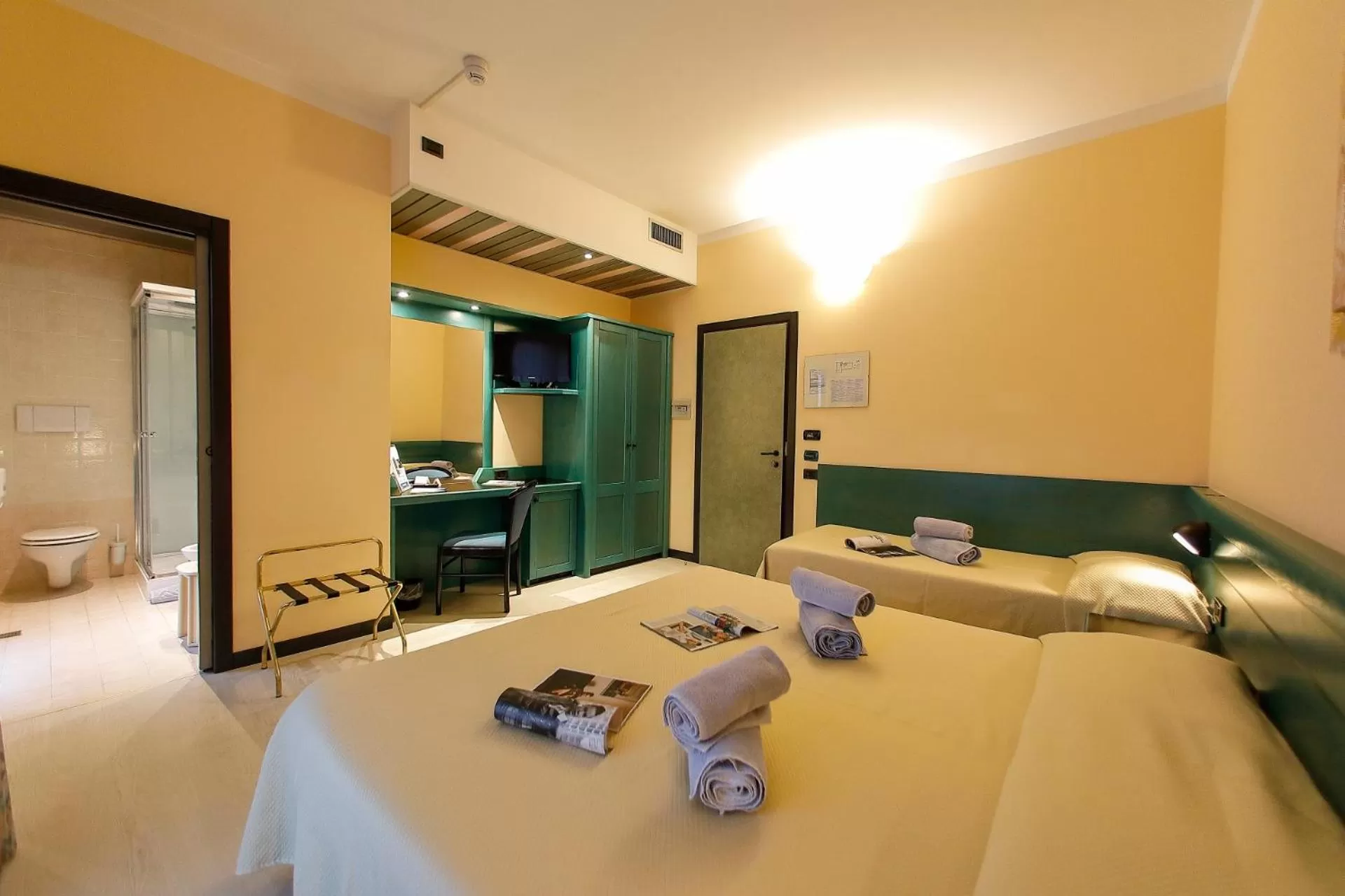 Photo of the whole room, Bed in Hotel Eden