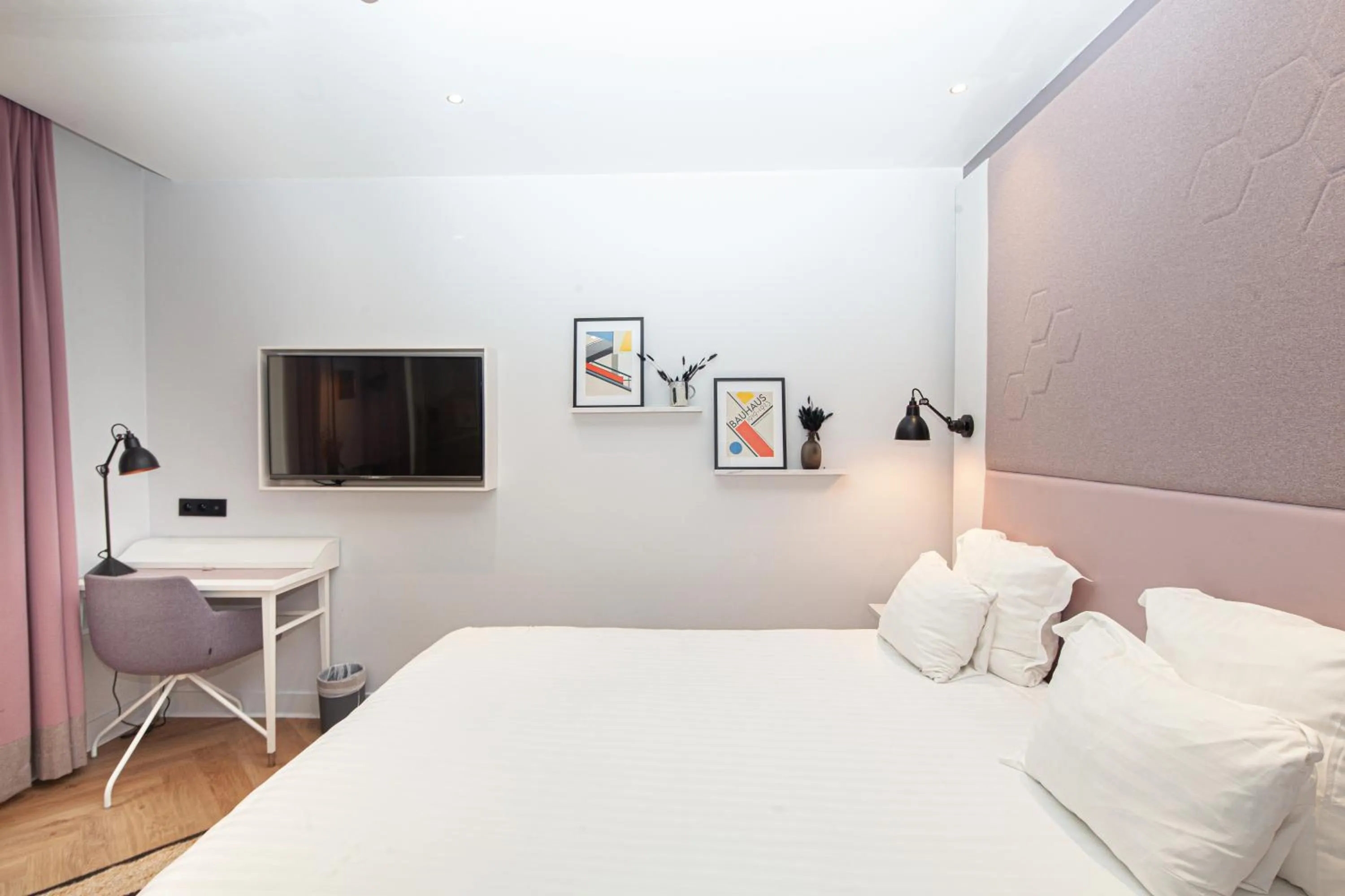 Bedroom, Bed in Hôtel Vendome Saint-Germain