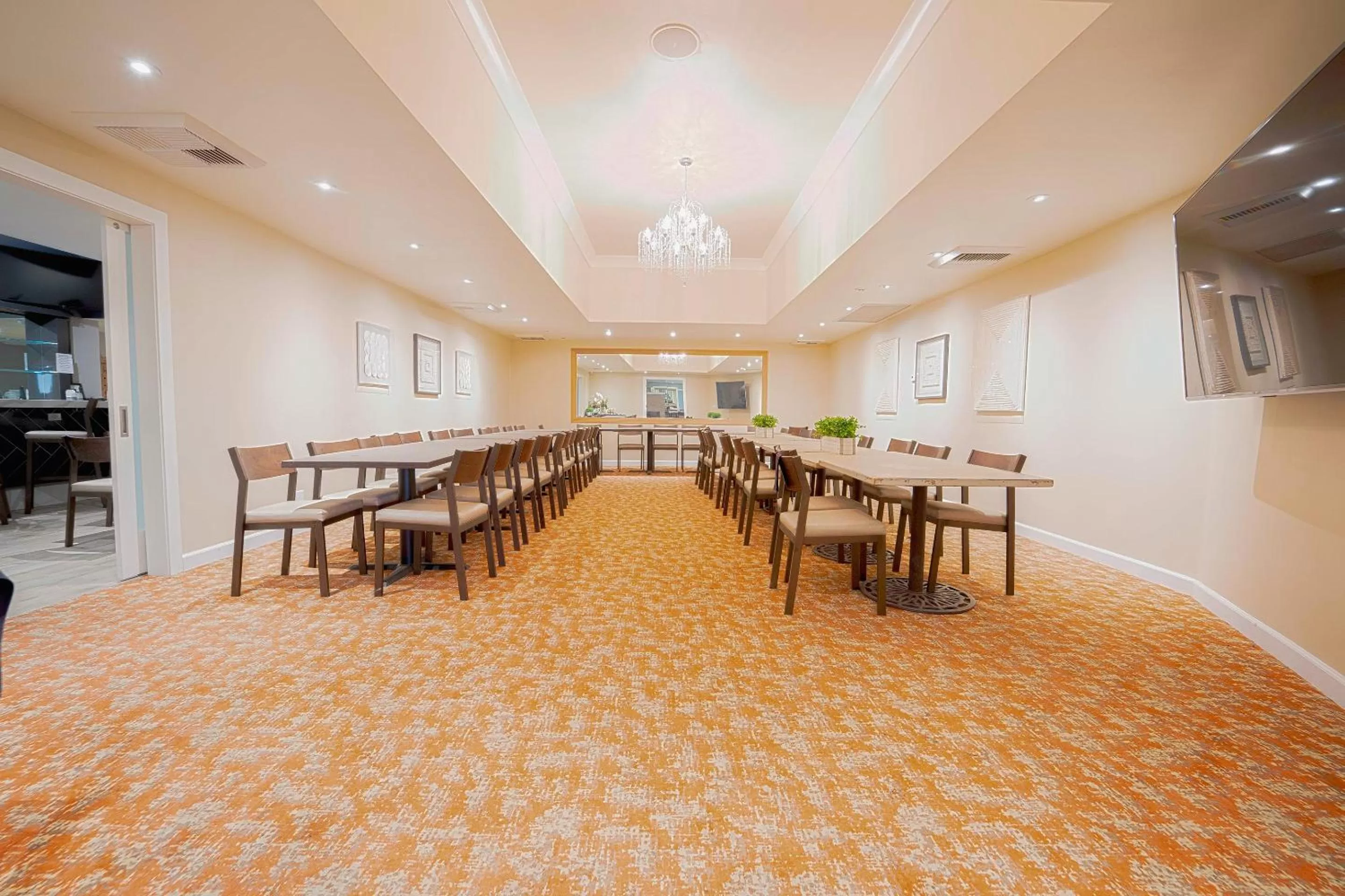 Restaurant/places to eat in Royal Plaza Inn