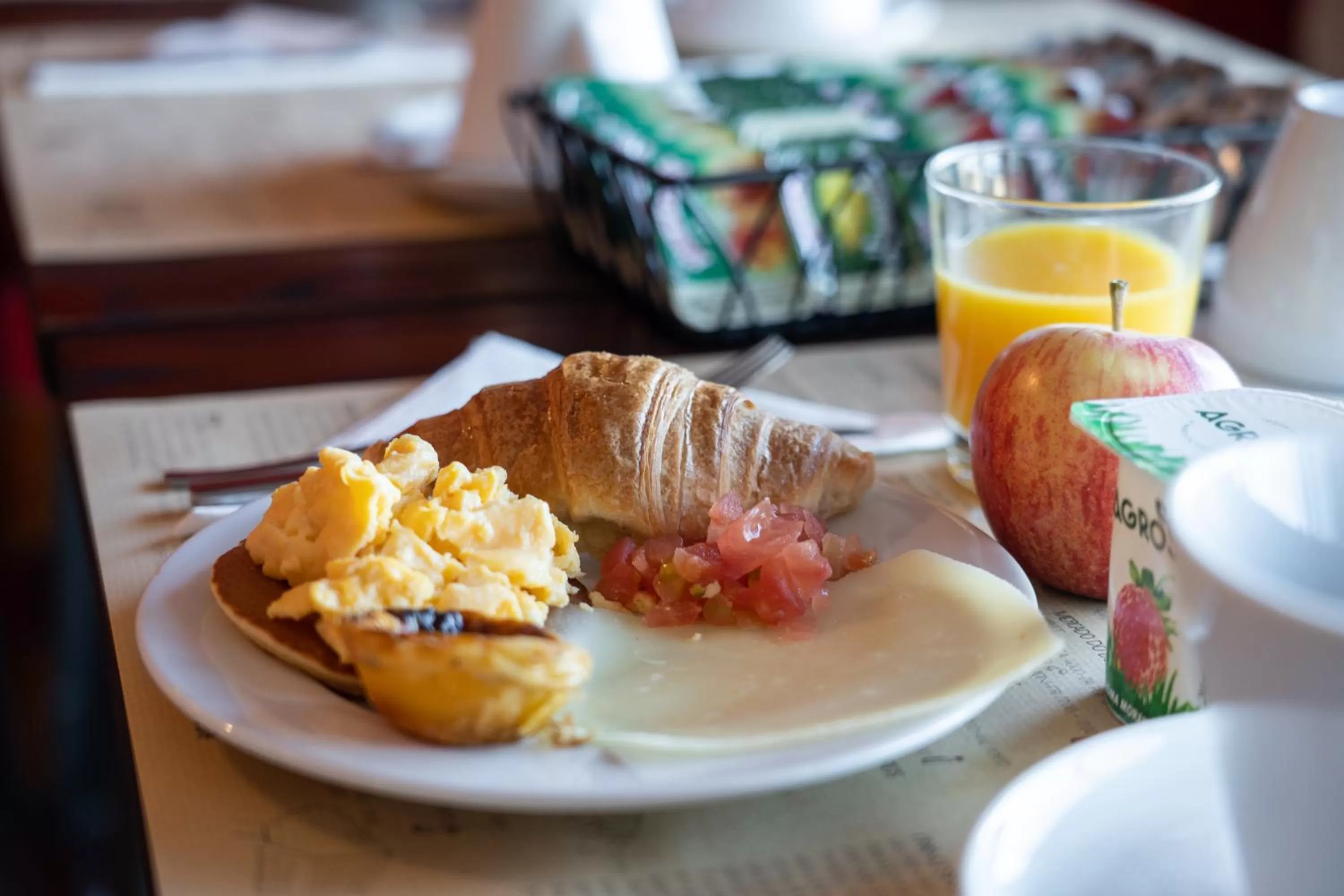 Buffet breakfast in Hotel Spot Family Suites