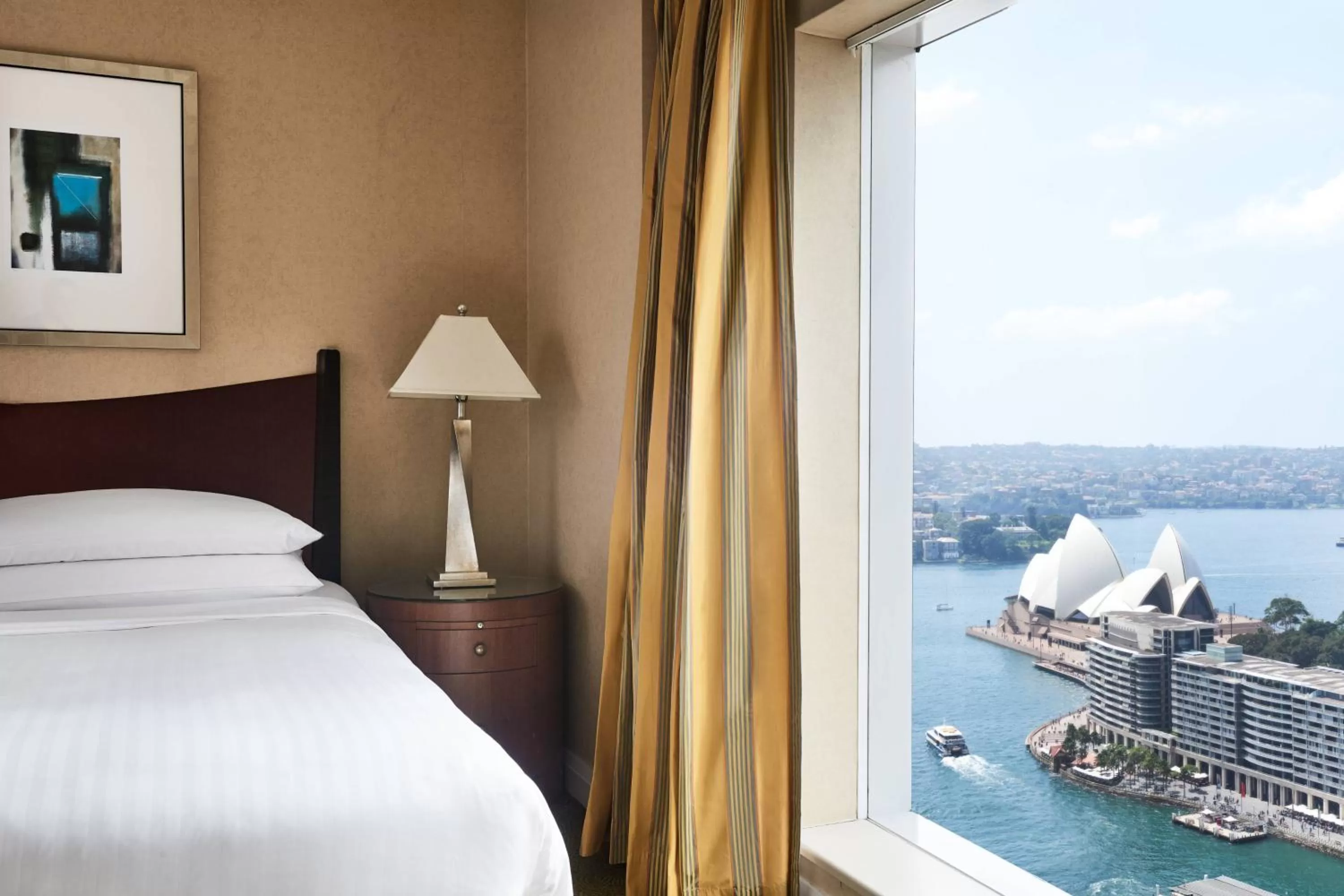 Bedroom, Bed in Sydney Harbour Marriott Hotel at Circular Quay