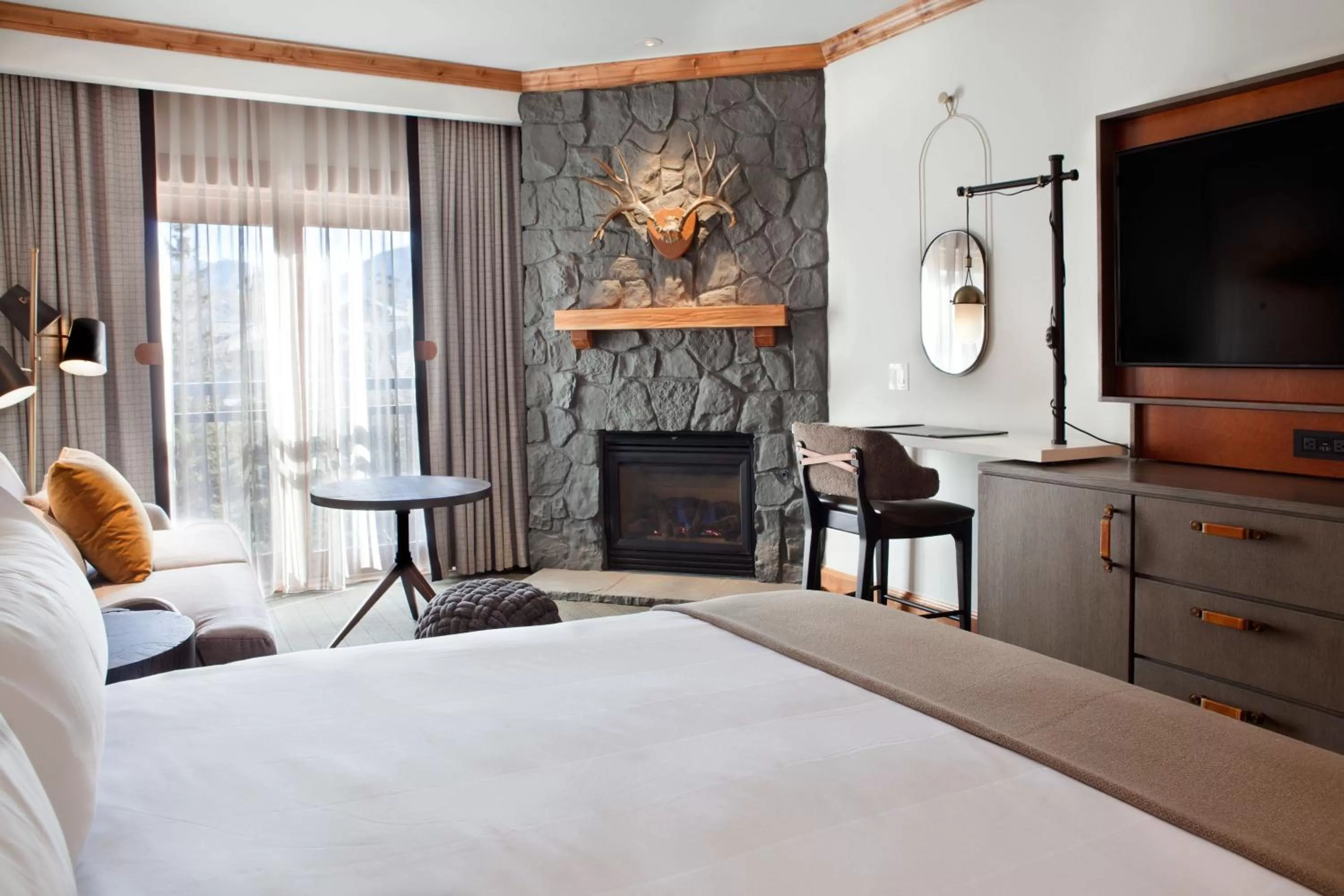 Bedroom, Bed in The Hythe, a Luxury Collection Resort, Vail