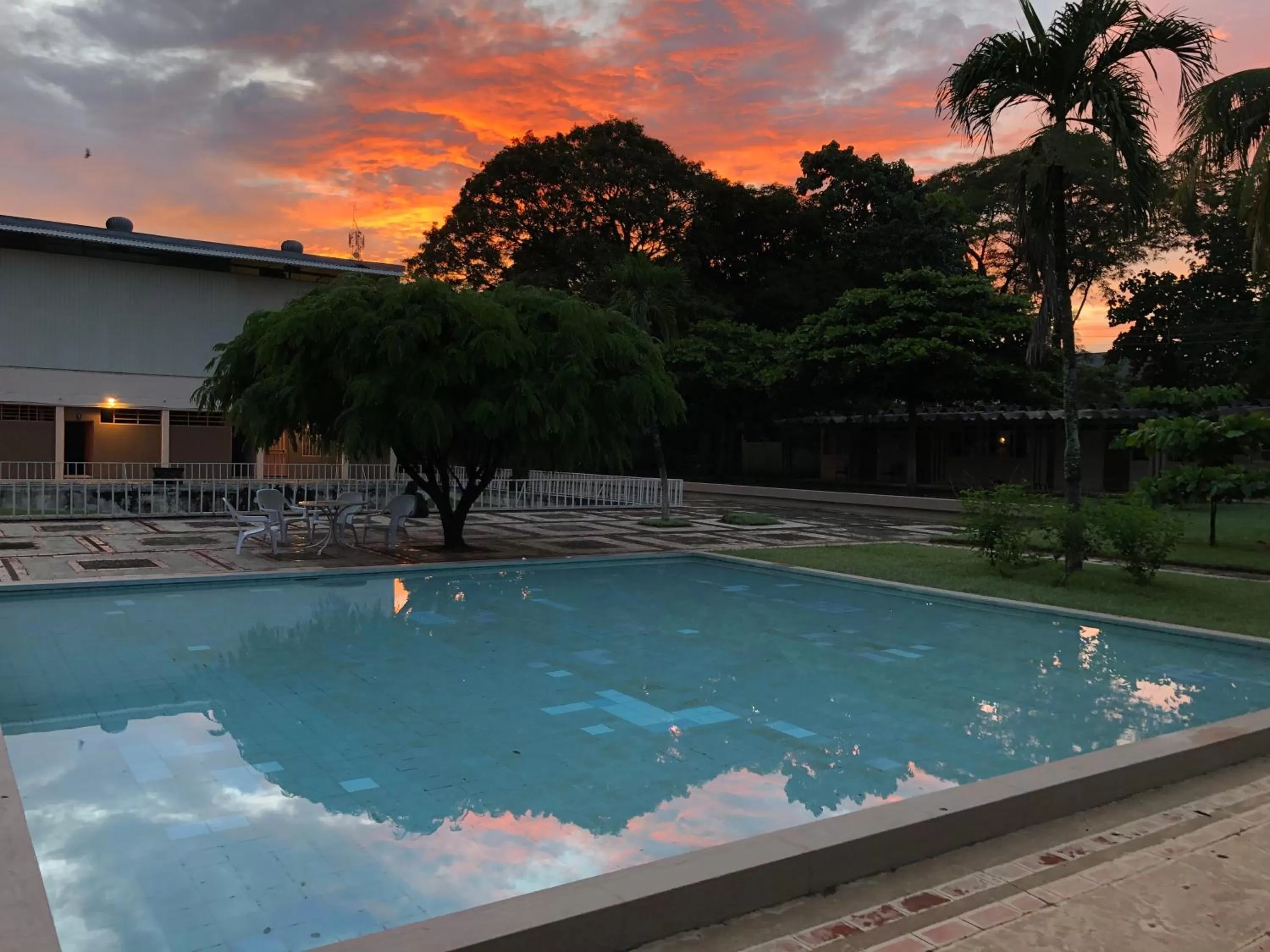 Swimming pool in Hotel Diriá Santa Cruz