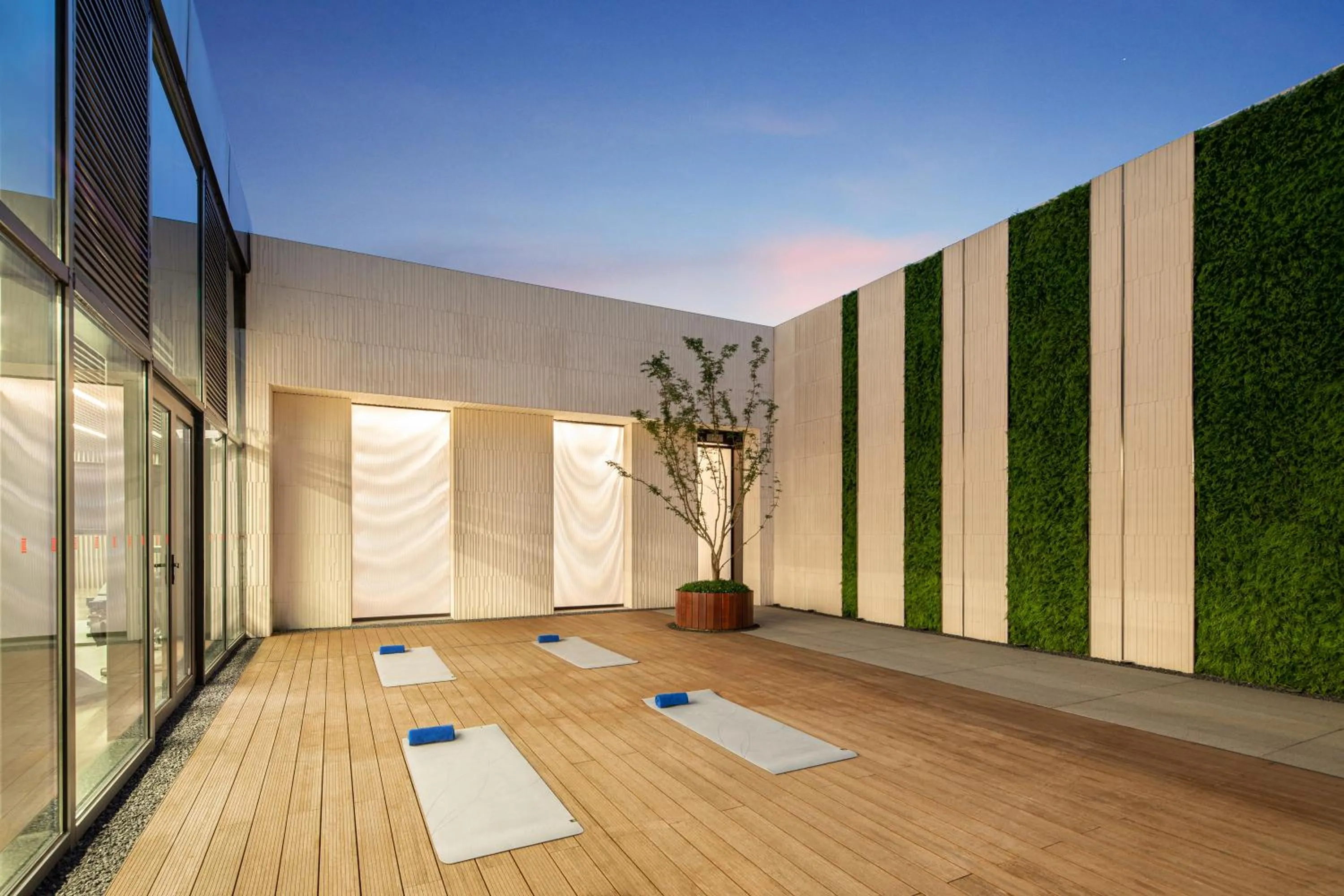 Balcony/Terrace in HUALUXE Shanghai Changfeng Park by IHG