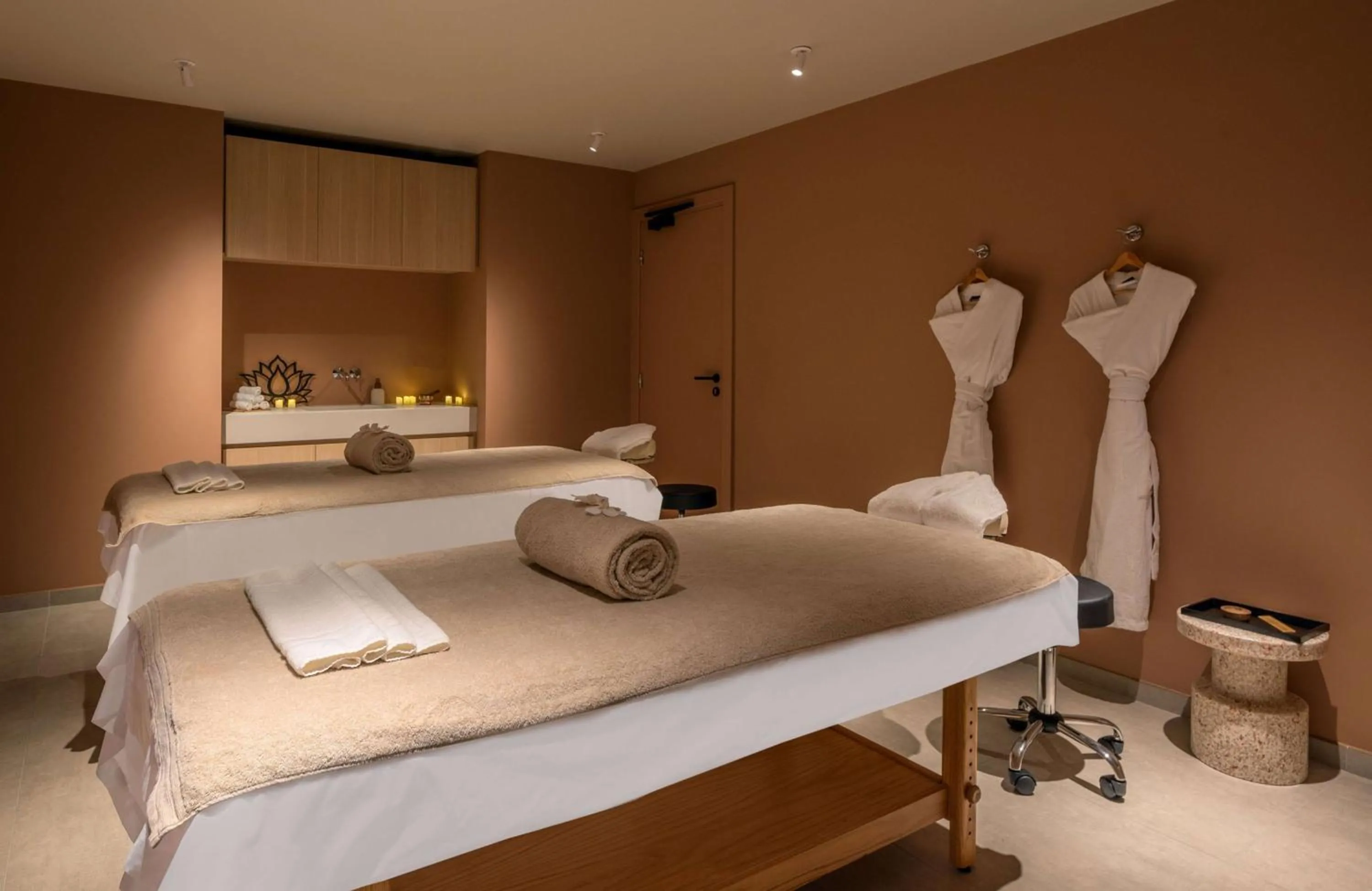 Massage, Bed in Canopy by Hilton Cannes