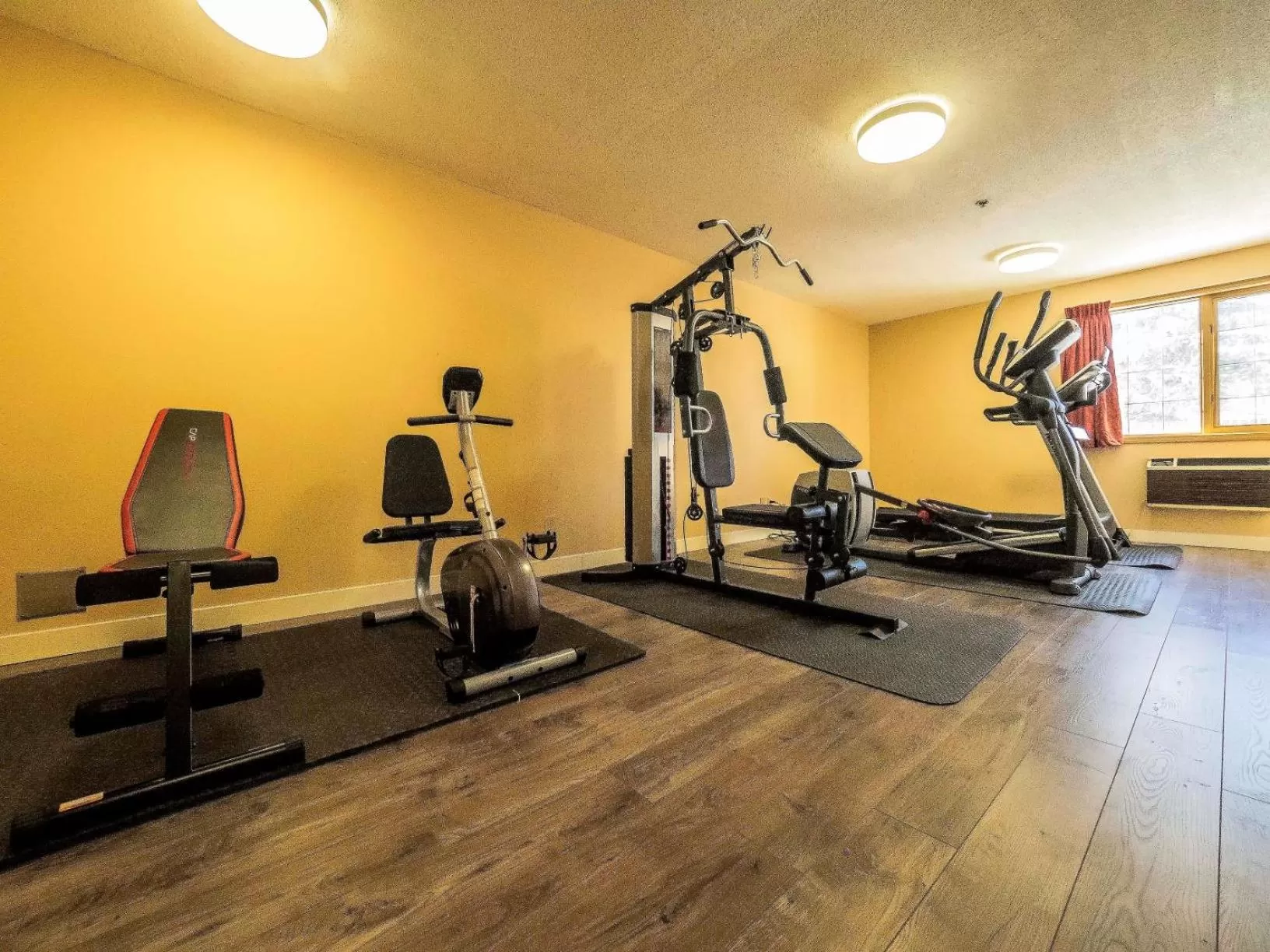 Fitness centre/facilities in Travelodge by Wyndham Lacombe