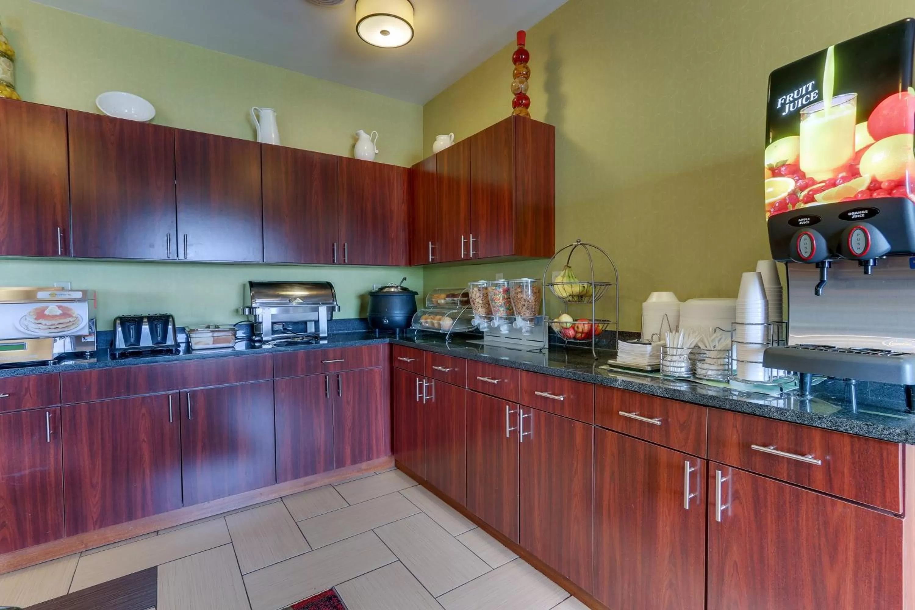 Breakfast in Red Roof Inn Springfield, OH