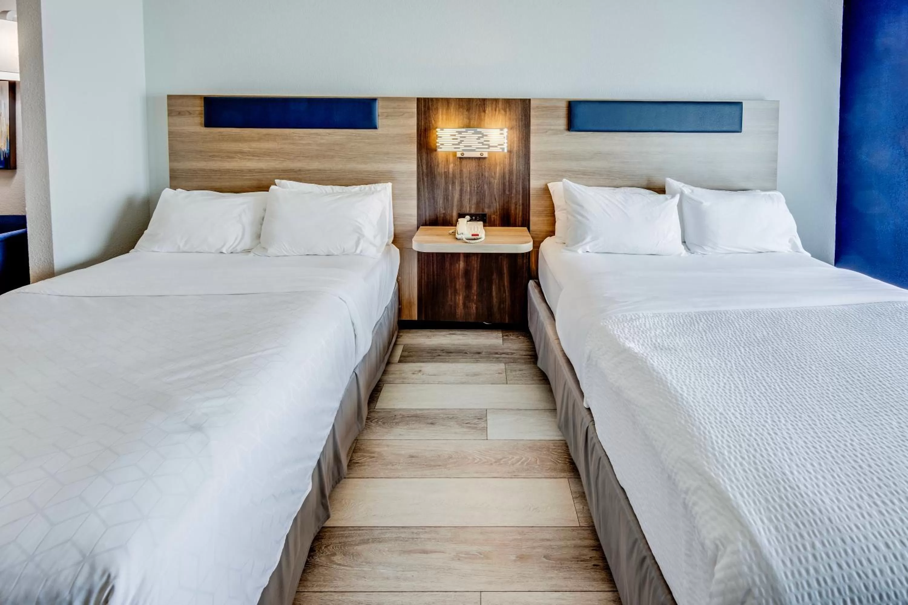 Bed in Holiday Inn Express Hotel & Suites Ohio State University- OSU Medical Center by IHG