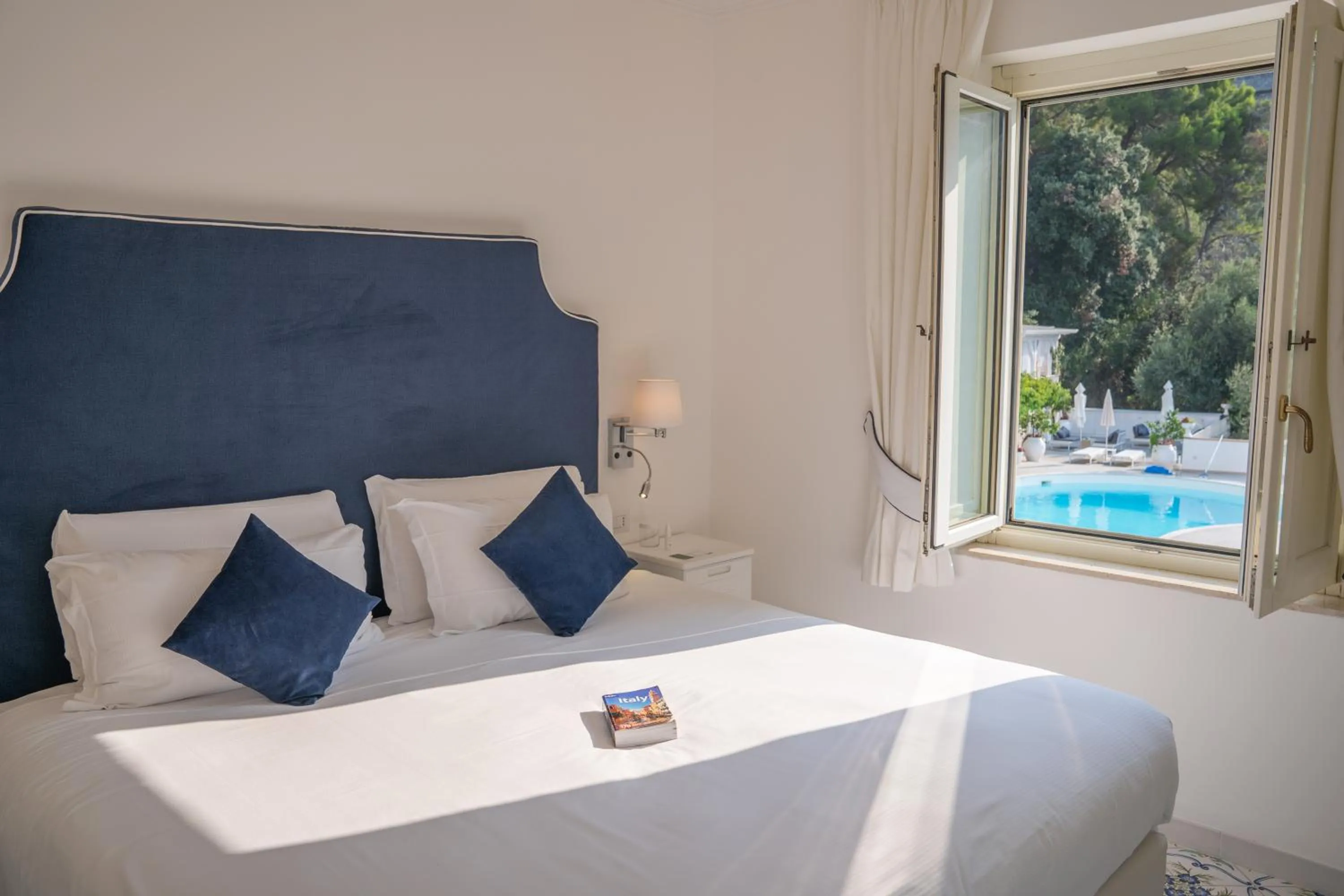 Bed in Grand Hotel Tritone