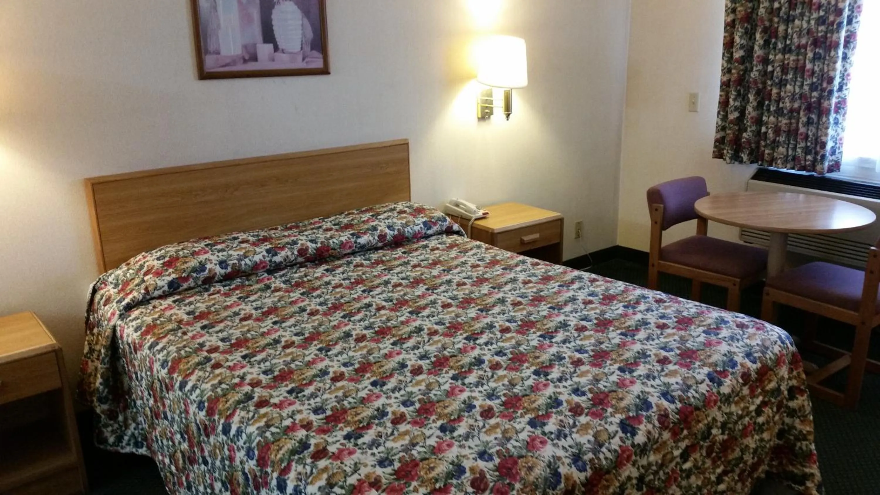 Bed in Economy Inn Motel