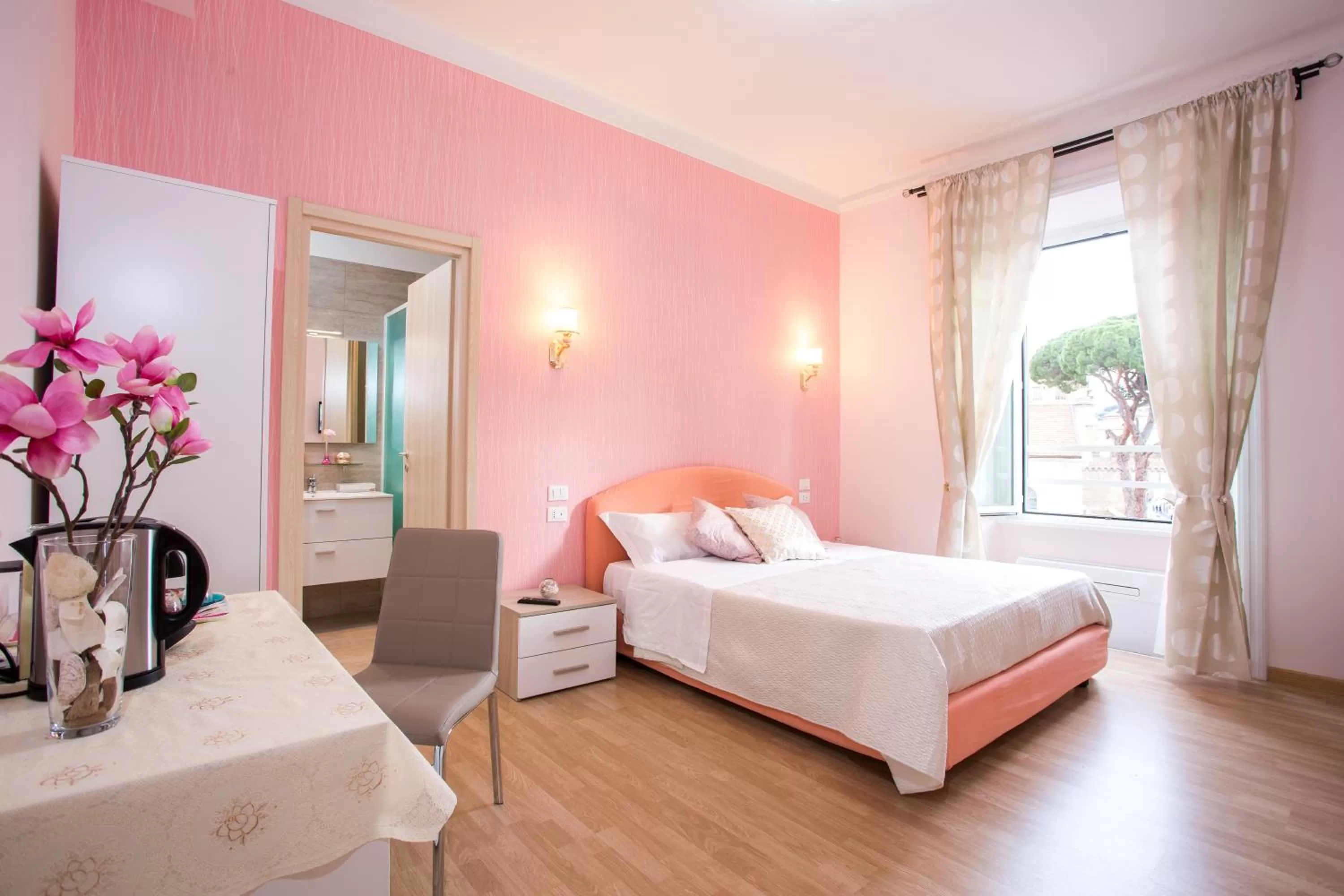 Shower, Bed in BQ House Castello Luxury Rooms