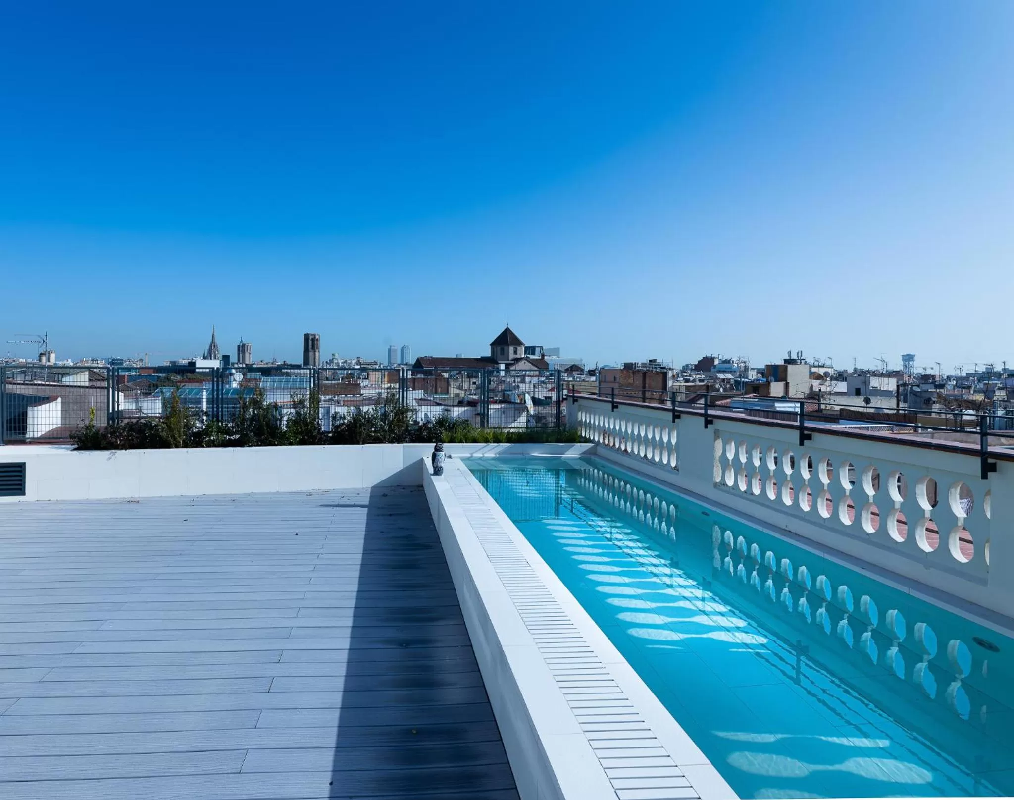 Swimming pool in Hotel Raval House