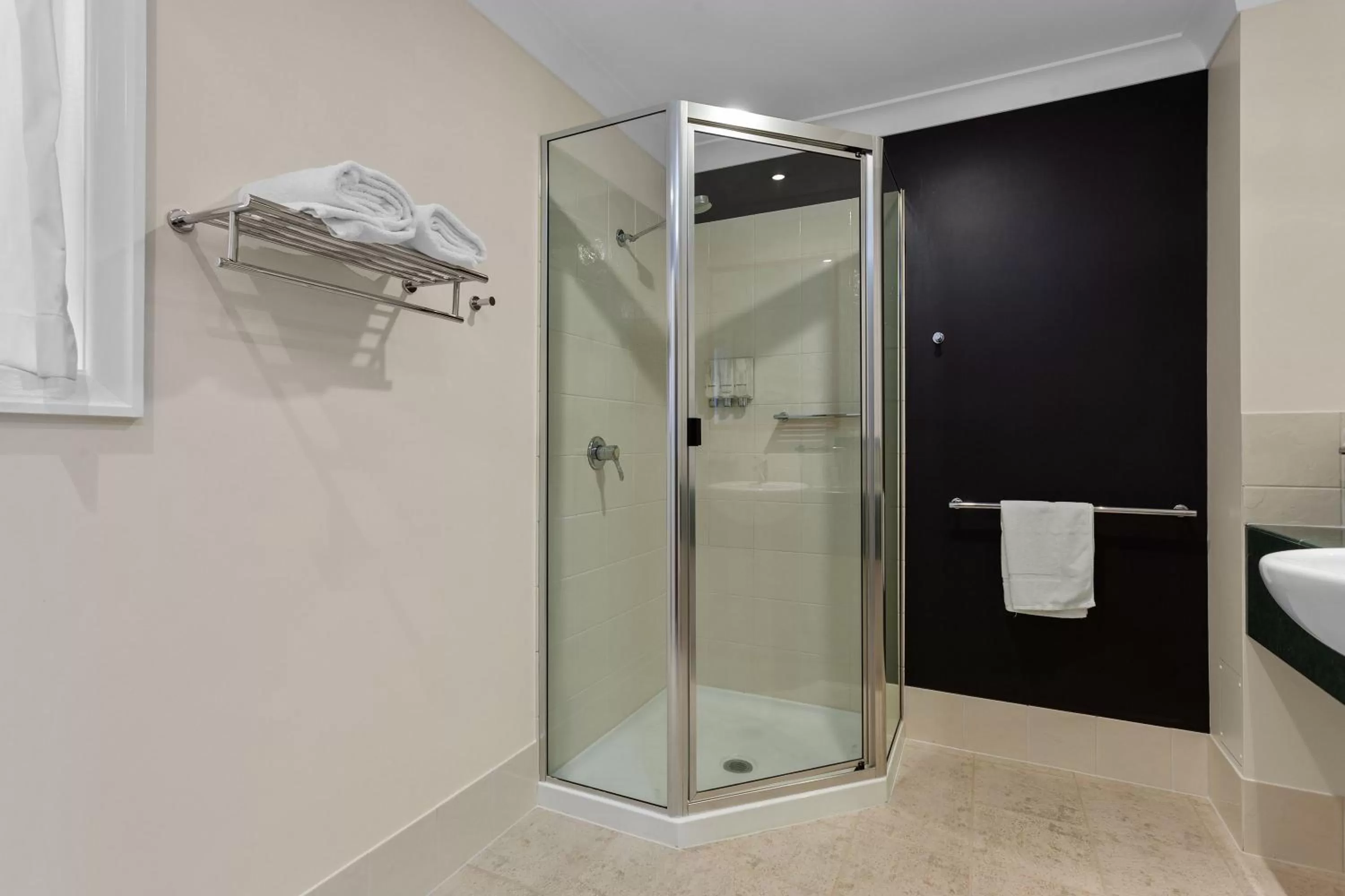 Bathroom in Eastgate on the Range Motel