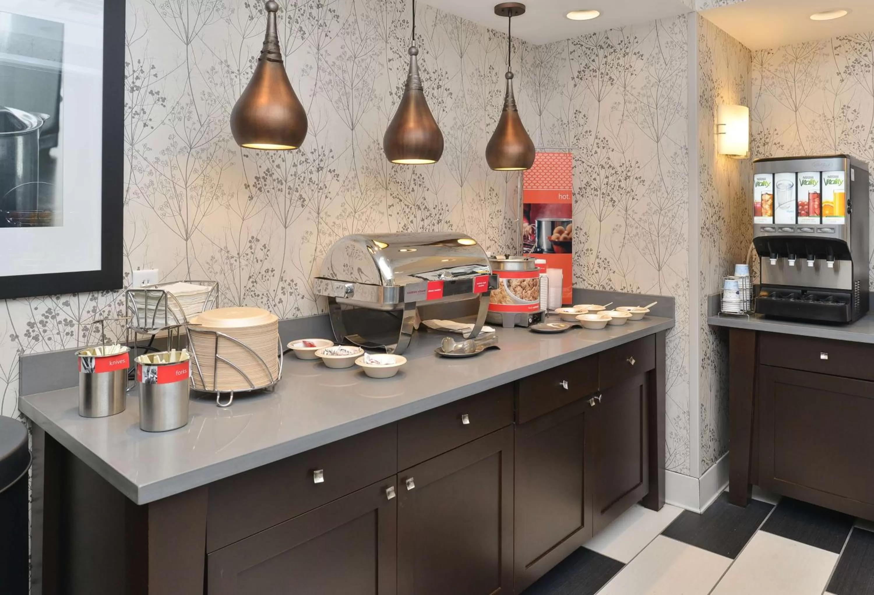 Restaurant/places to eat in Hampton Inn & Suites Des Moines Downtown