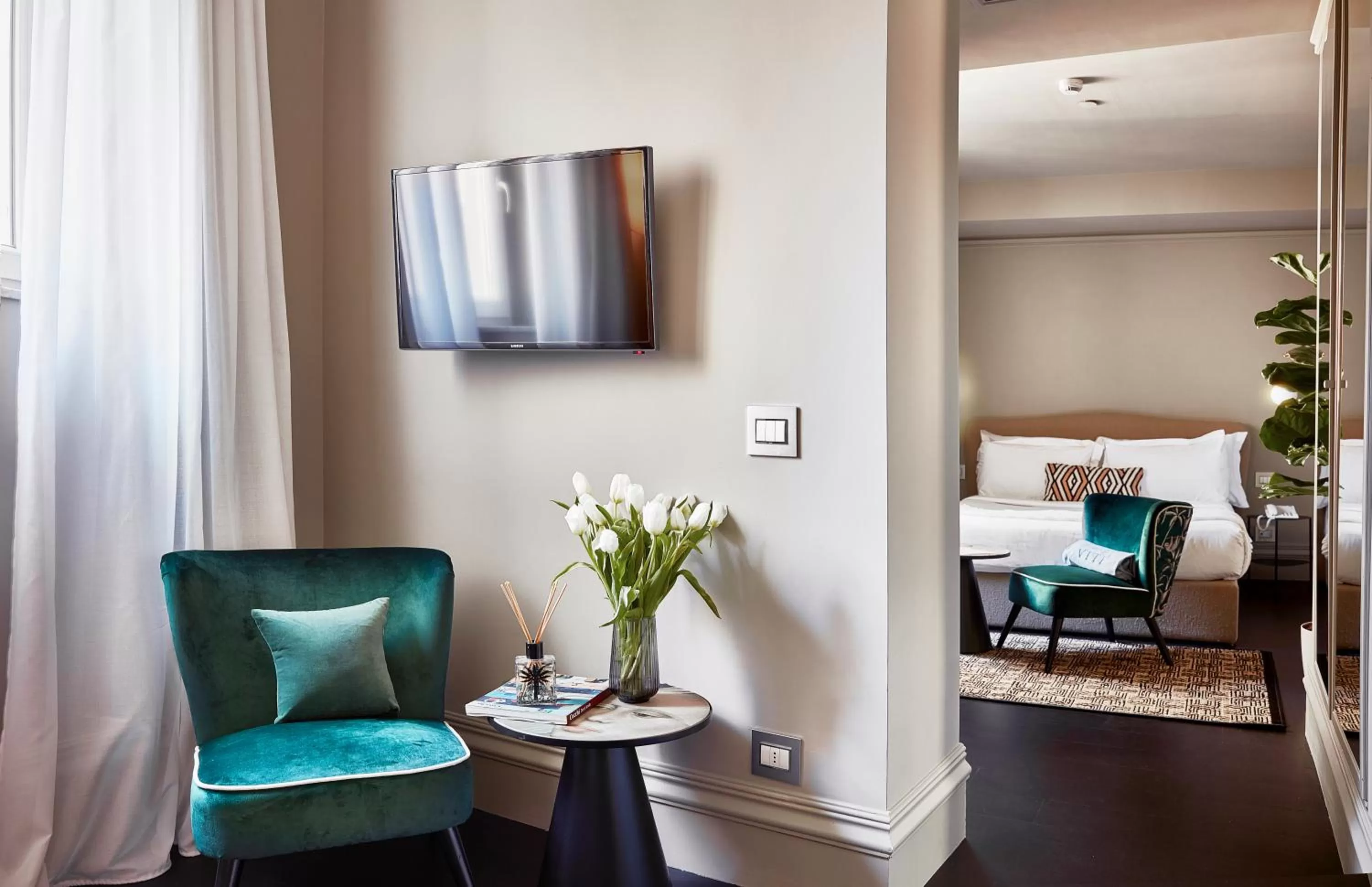 TV and multimedia, Bed in HOTEL VITE - By Naman Hotellerie