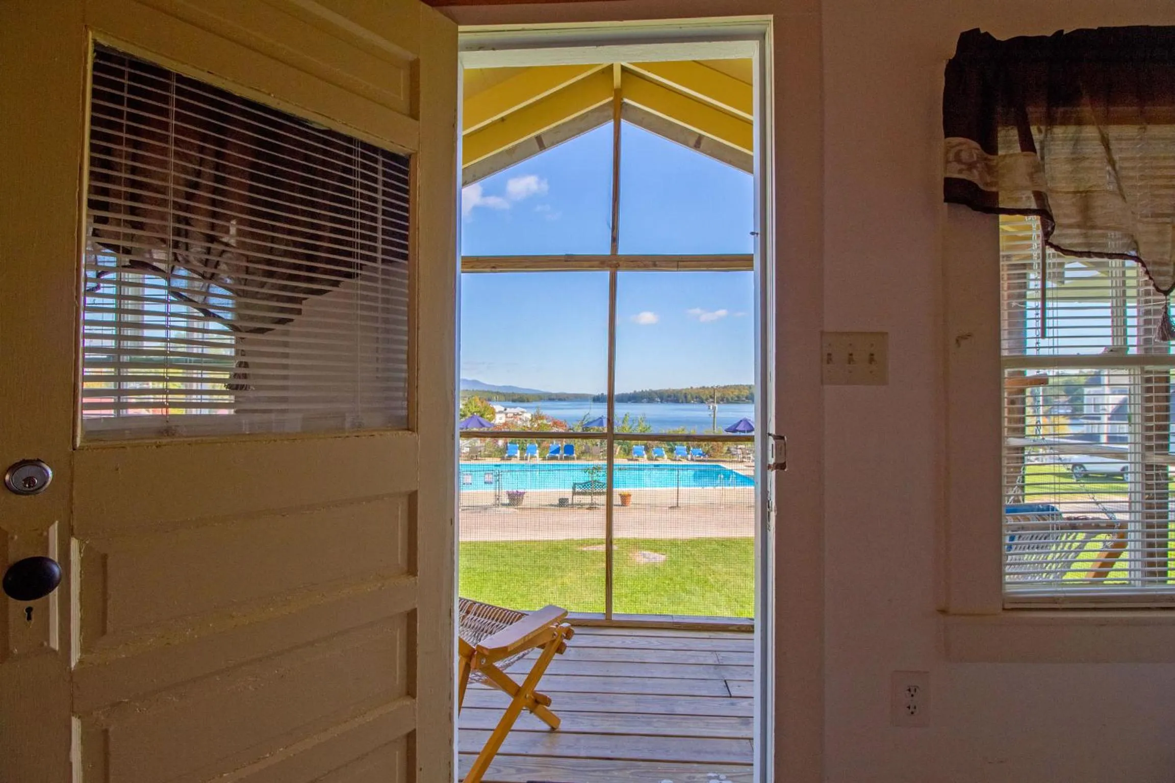 Lake view in Half Moon Motel & Cottages