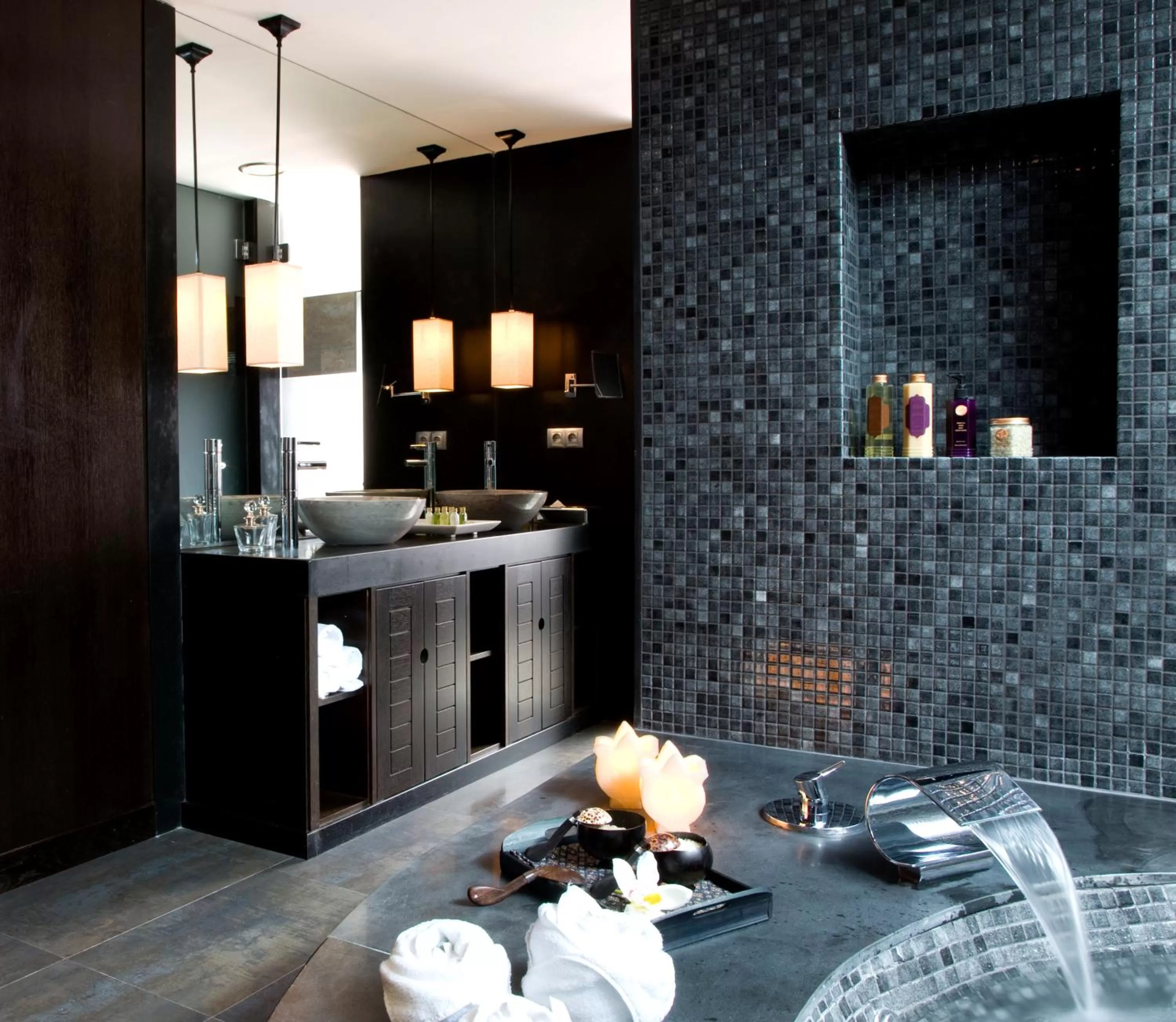 Toilet in Asia Gardens Hotel & Thai Spa, a Royal Hideaway Hotel