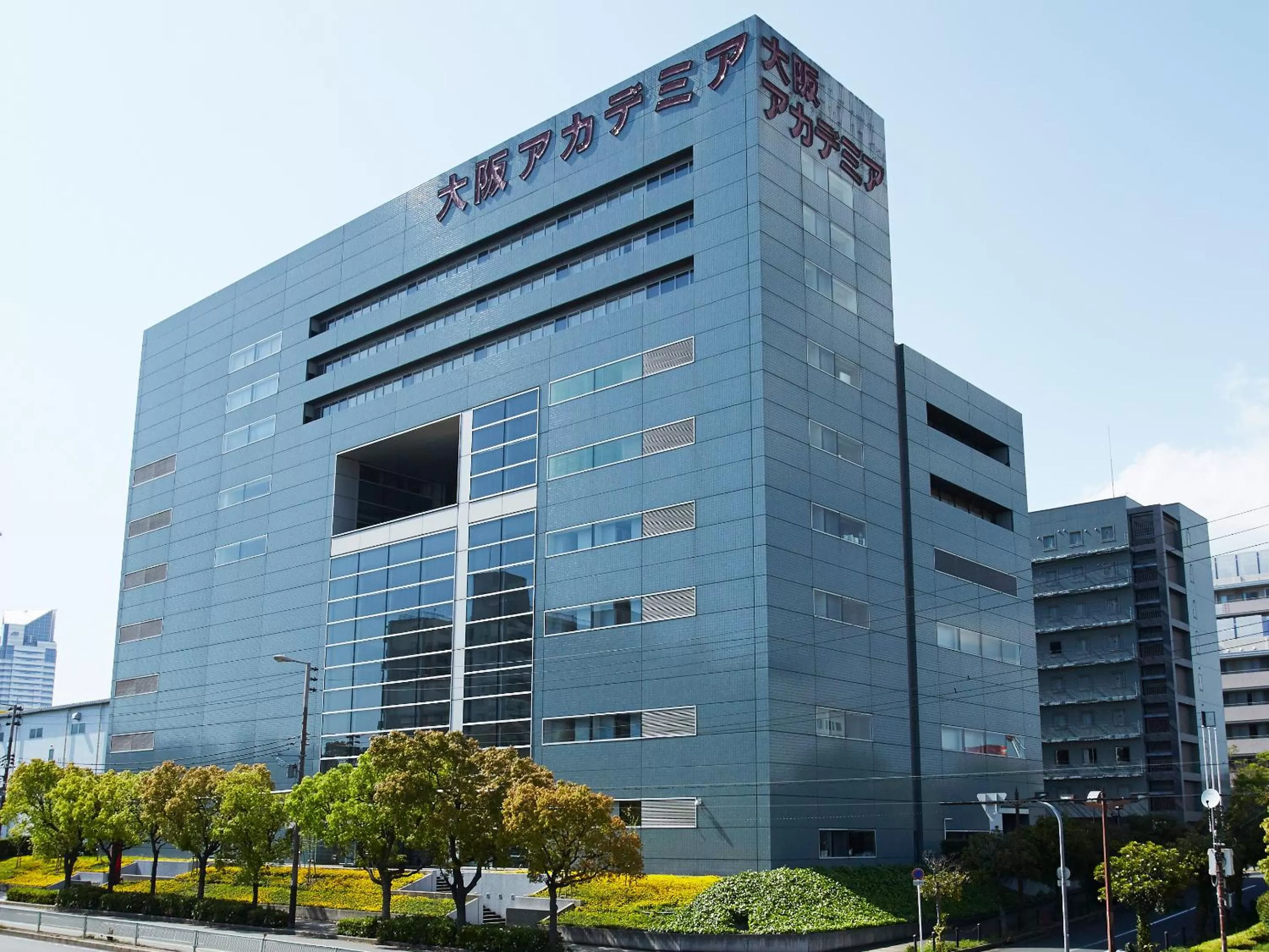 Property building in Osaka Academia