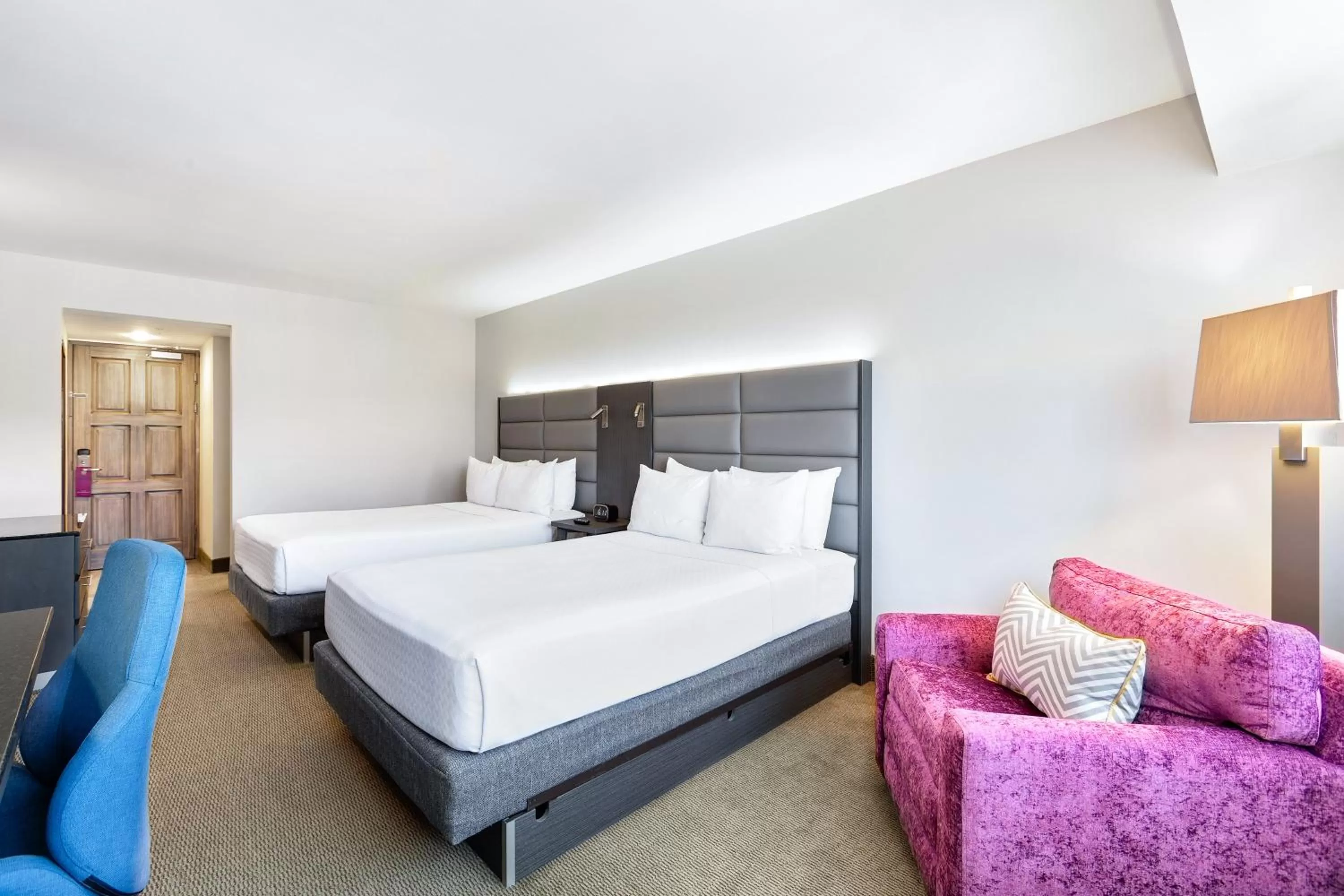 Photo of the whole room, Bed in Crowne Plaza San Jose La Sabana by IHG