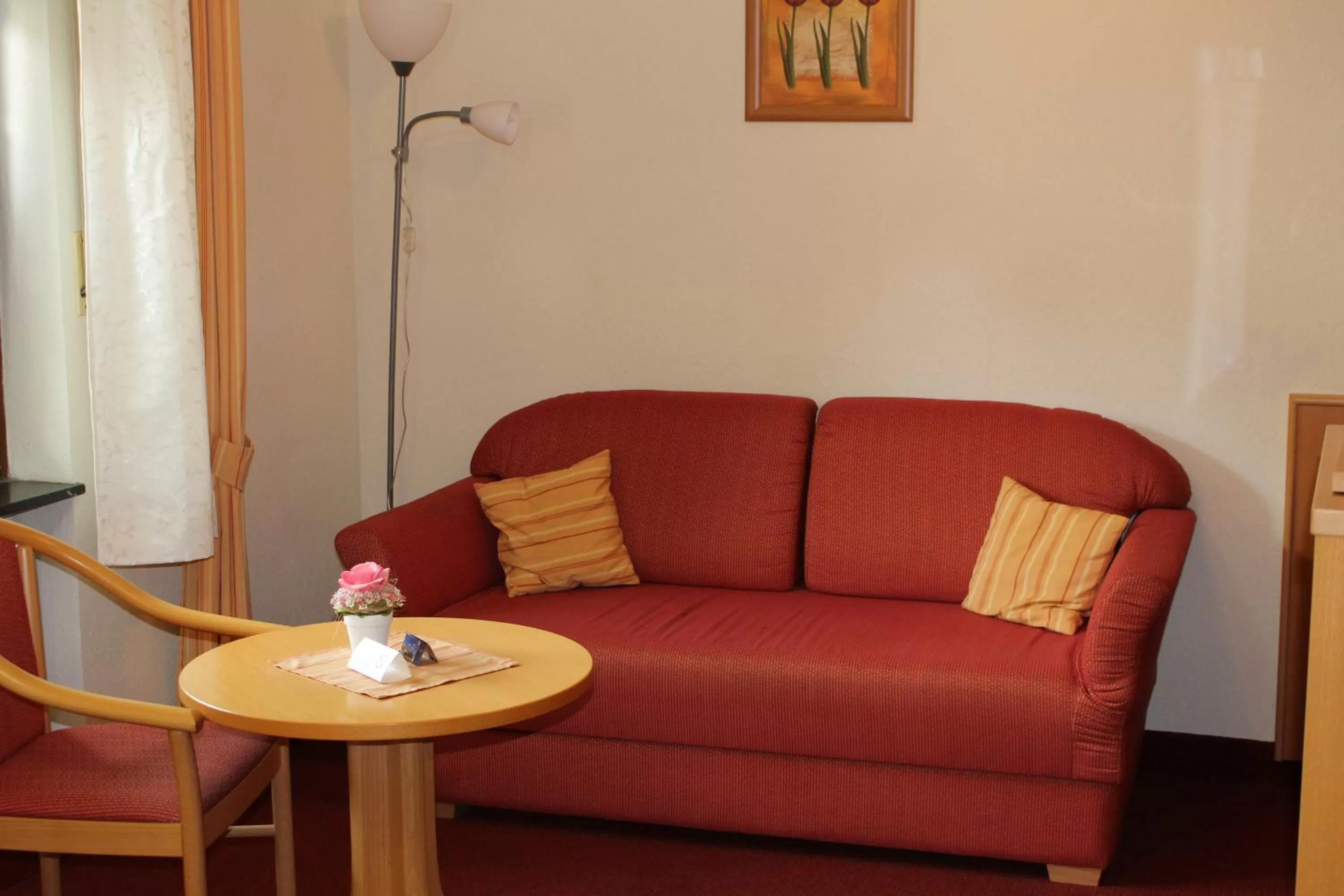 Seating area in Hotel Rose Heidelberg inklusive Frühstück, Saunanutzung und Parkplätze nach Verfügbarkeit