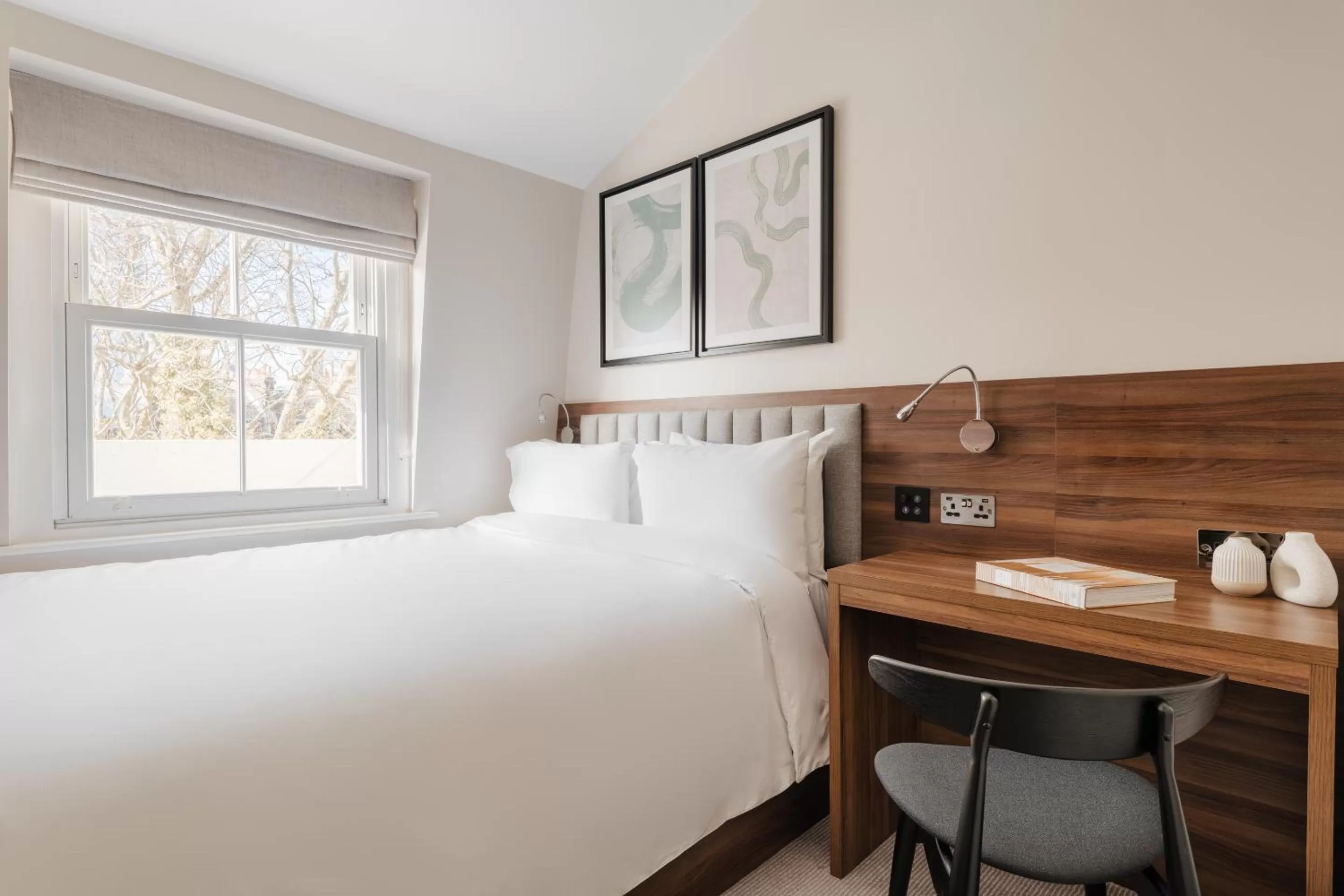 Superior Queen Room in Sonder The Voyage