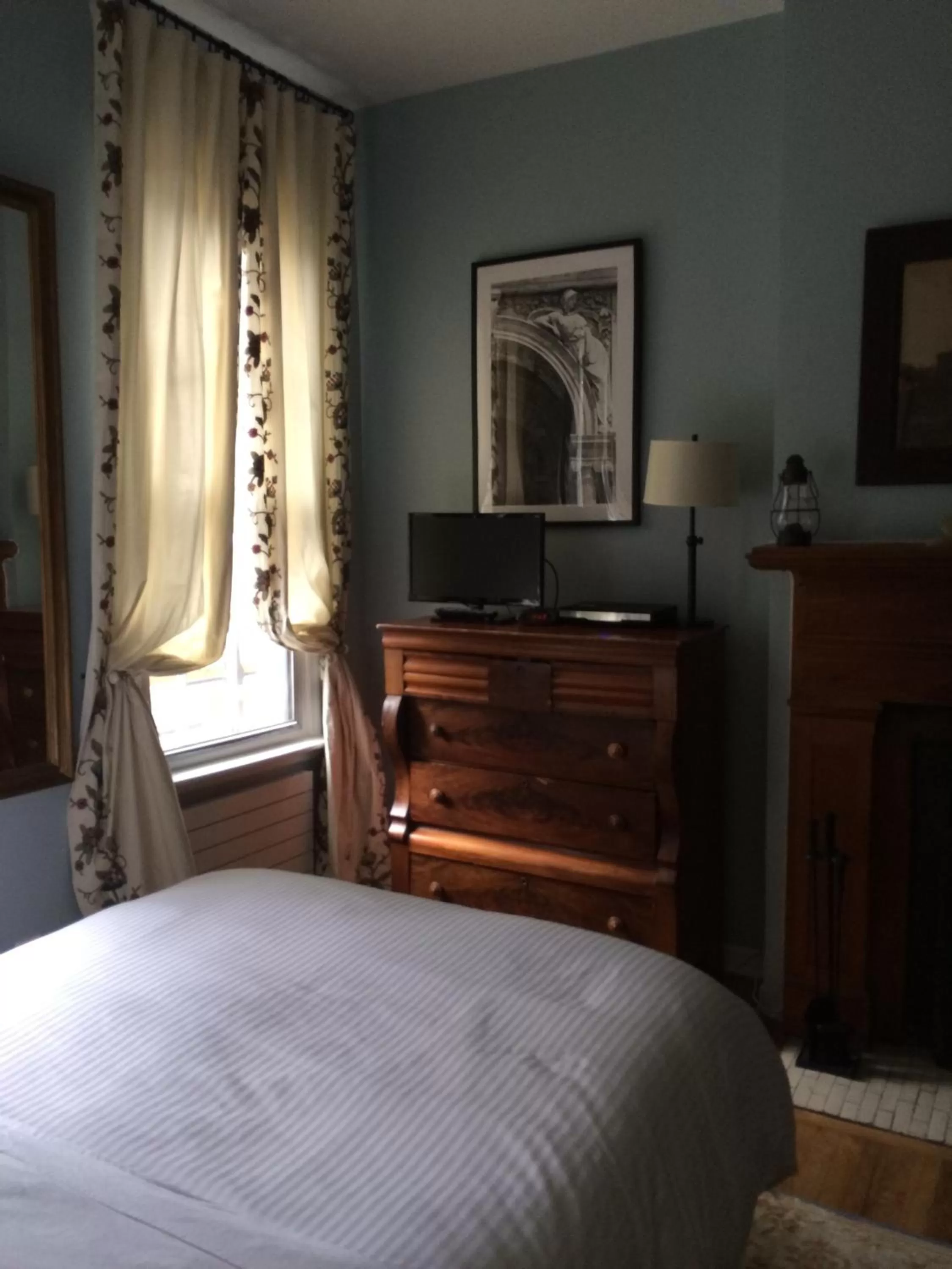 Photo of the whole room, Bed in Incentra Village Hotel