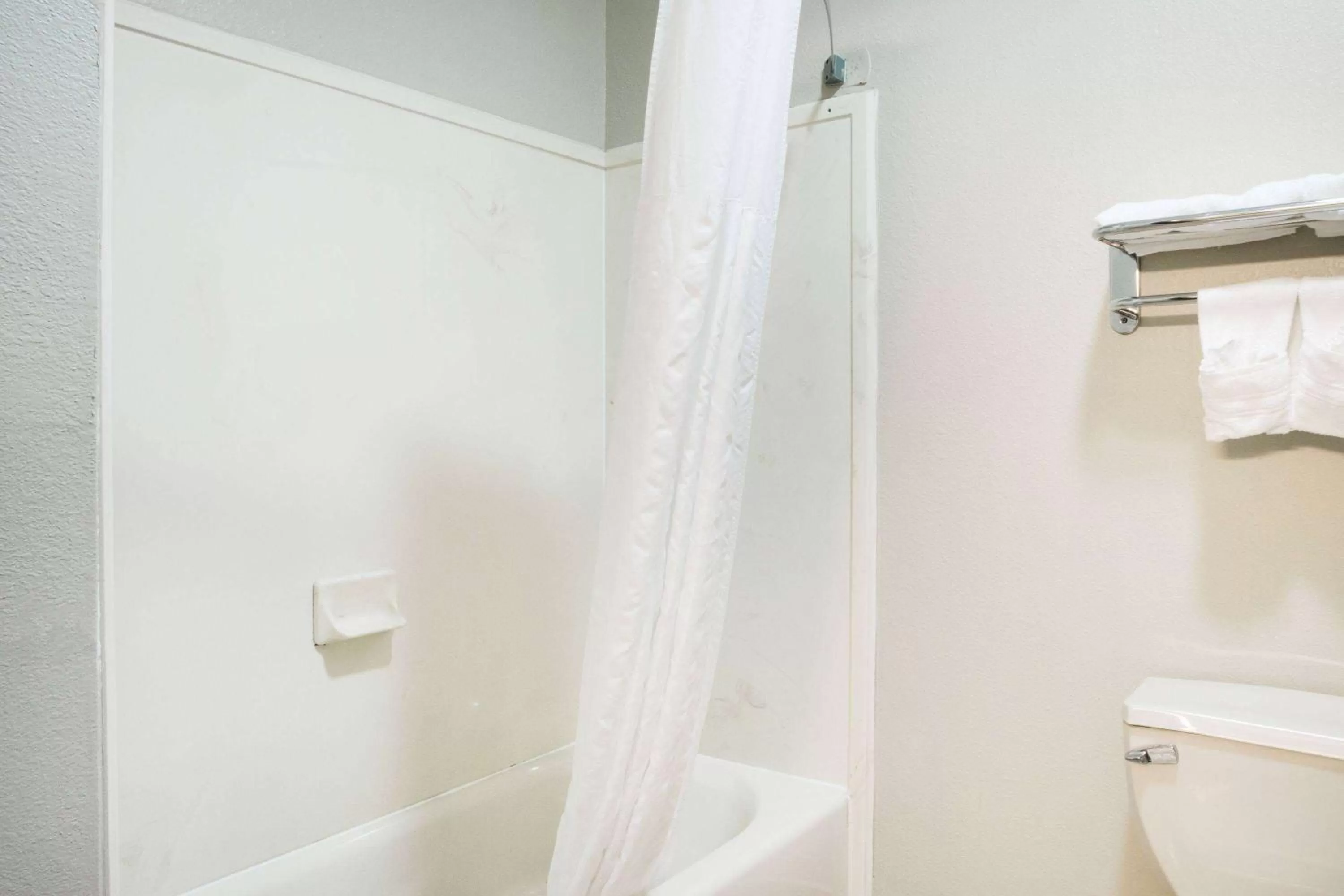 TV and multimedia in Super 8 by Wyndham Port Arthur/Nederland Area