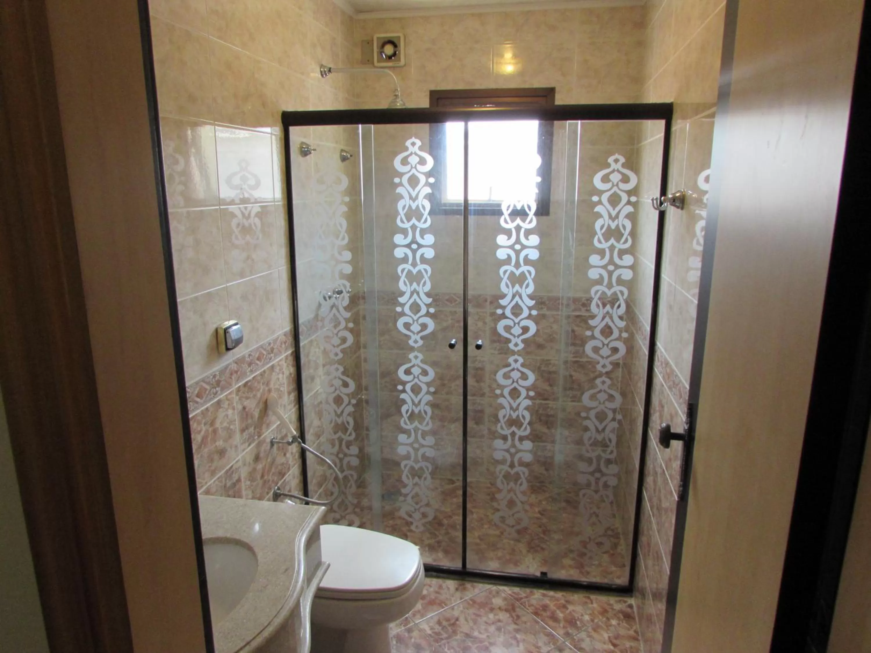 Bathroom in Pleasant Place Hotel