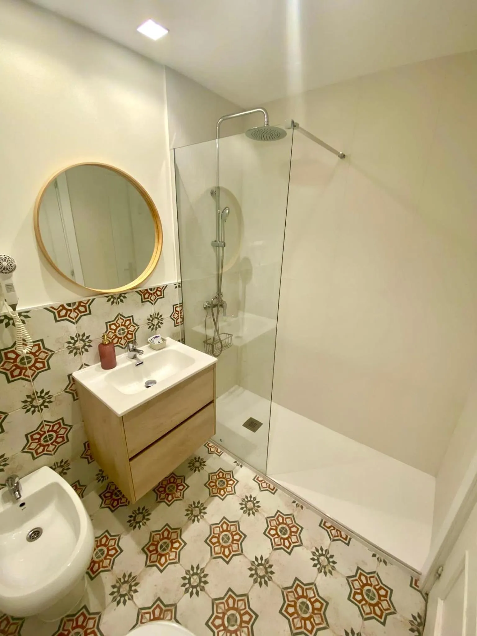 Bathroom in Far Home Gran Vía