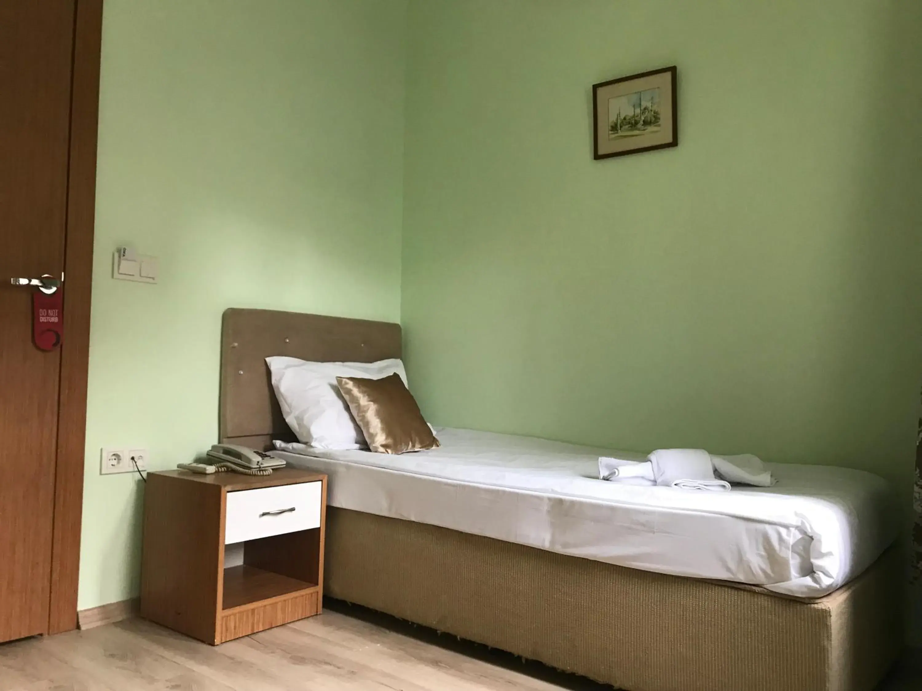 Single Room with Balcony in Historial Hotel Single Room with Balcony in Historial Hotel