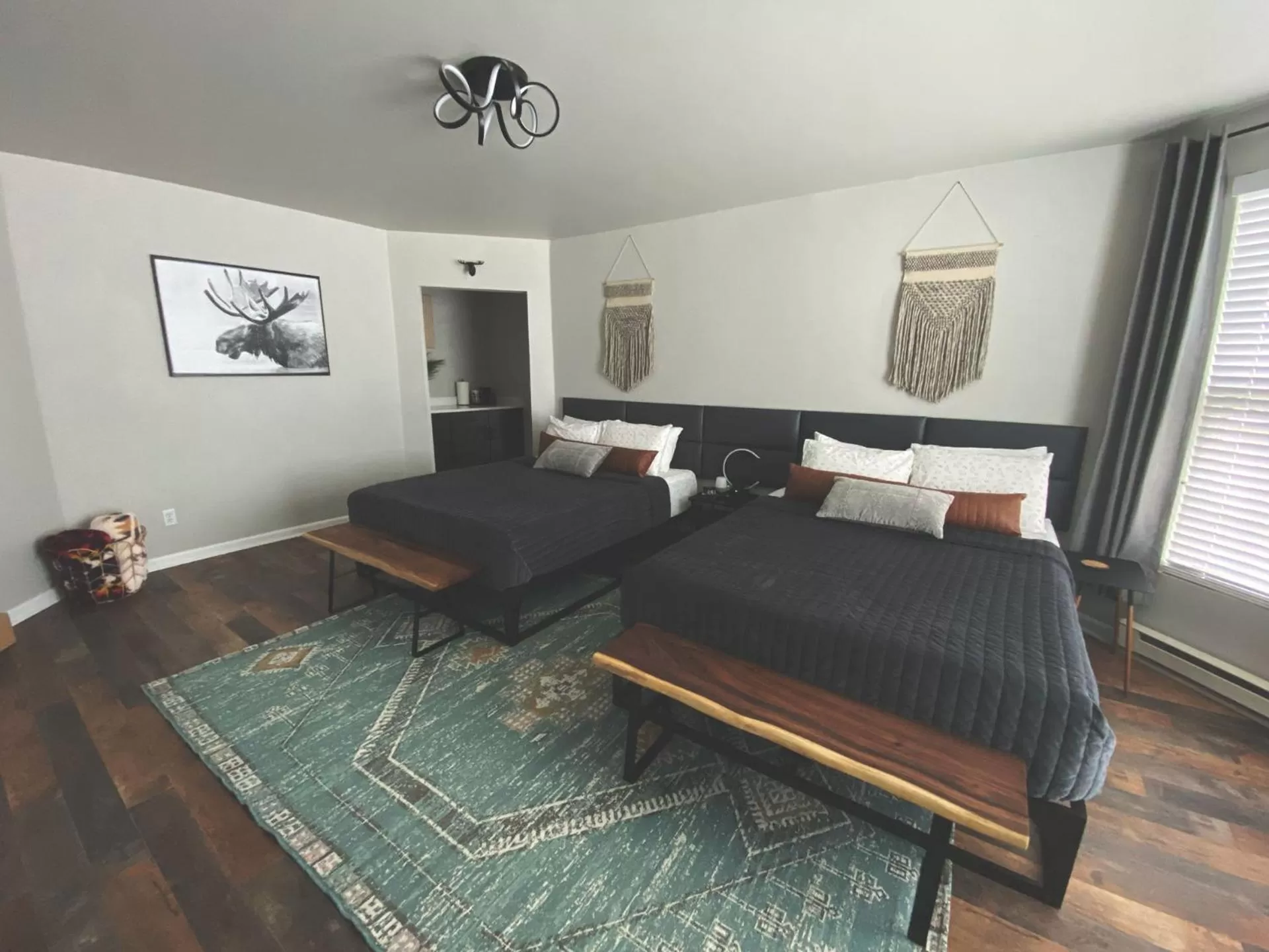 Photo of the whole room, Bed in Winter Park Chateau