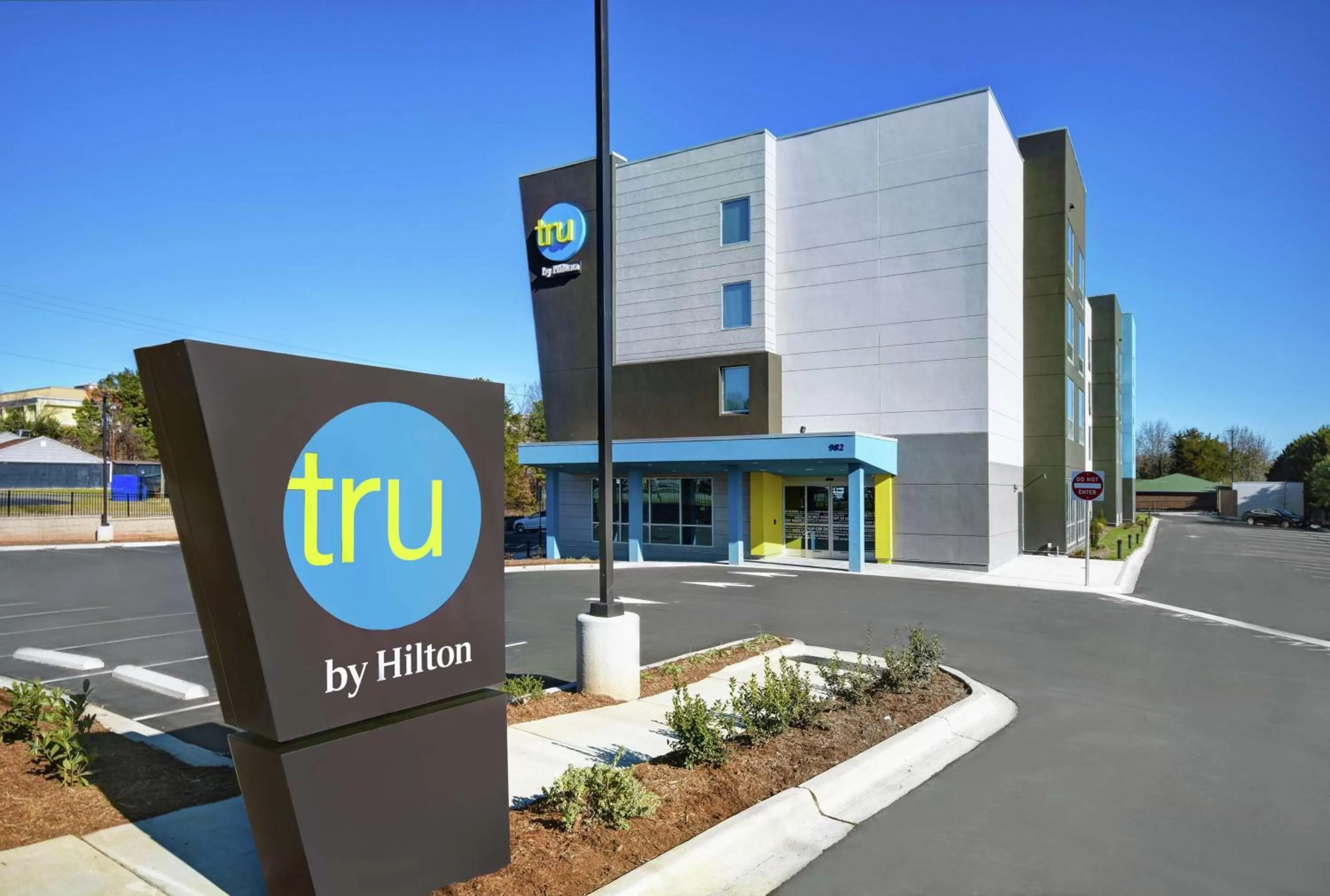 Property building in Tru By Hilton Burlington
