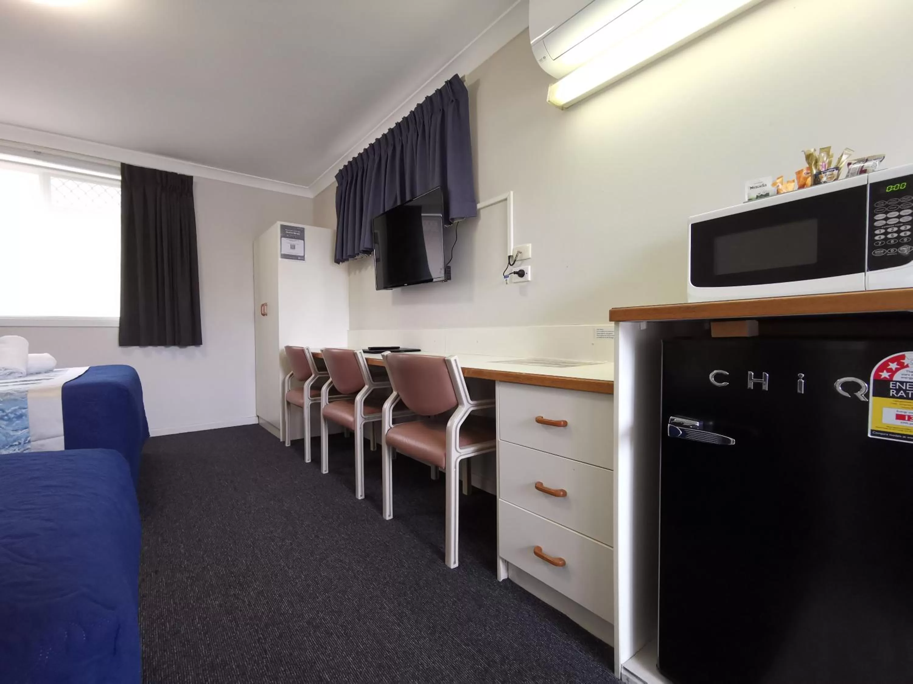 Photo of the whole room, Bed in Leichhardt Motor Inn