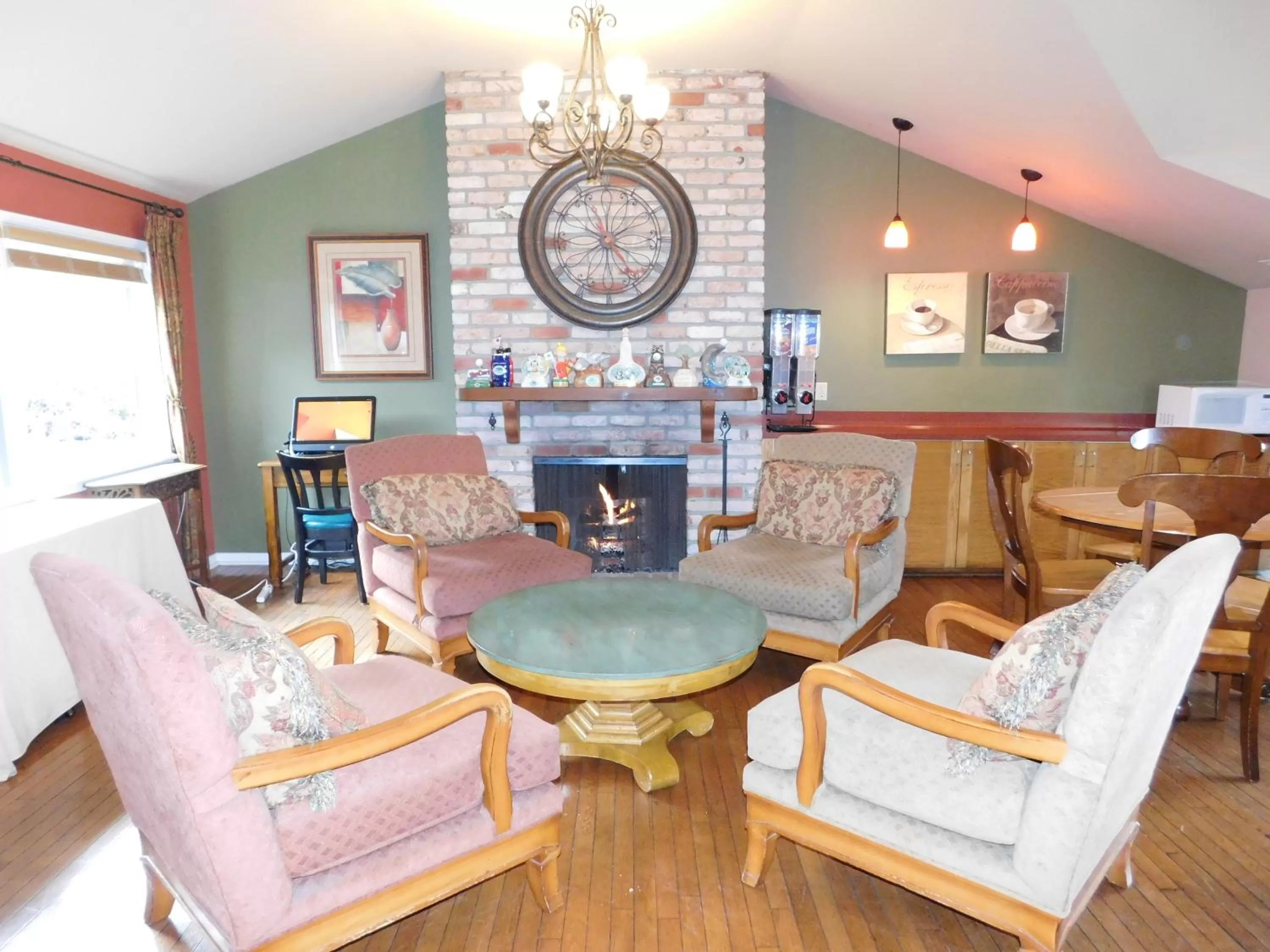 Lobby or reception in Pacific Gardens Inn